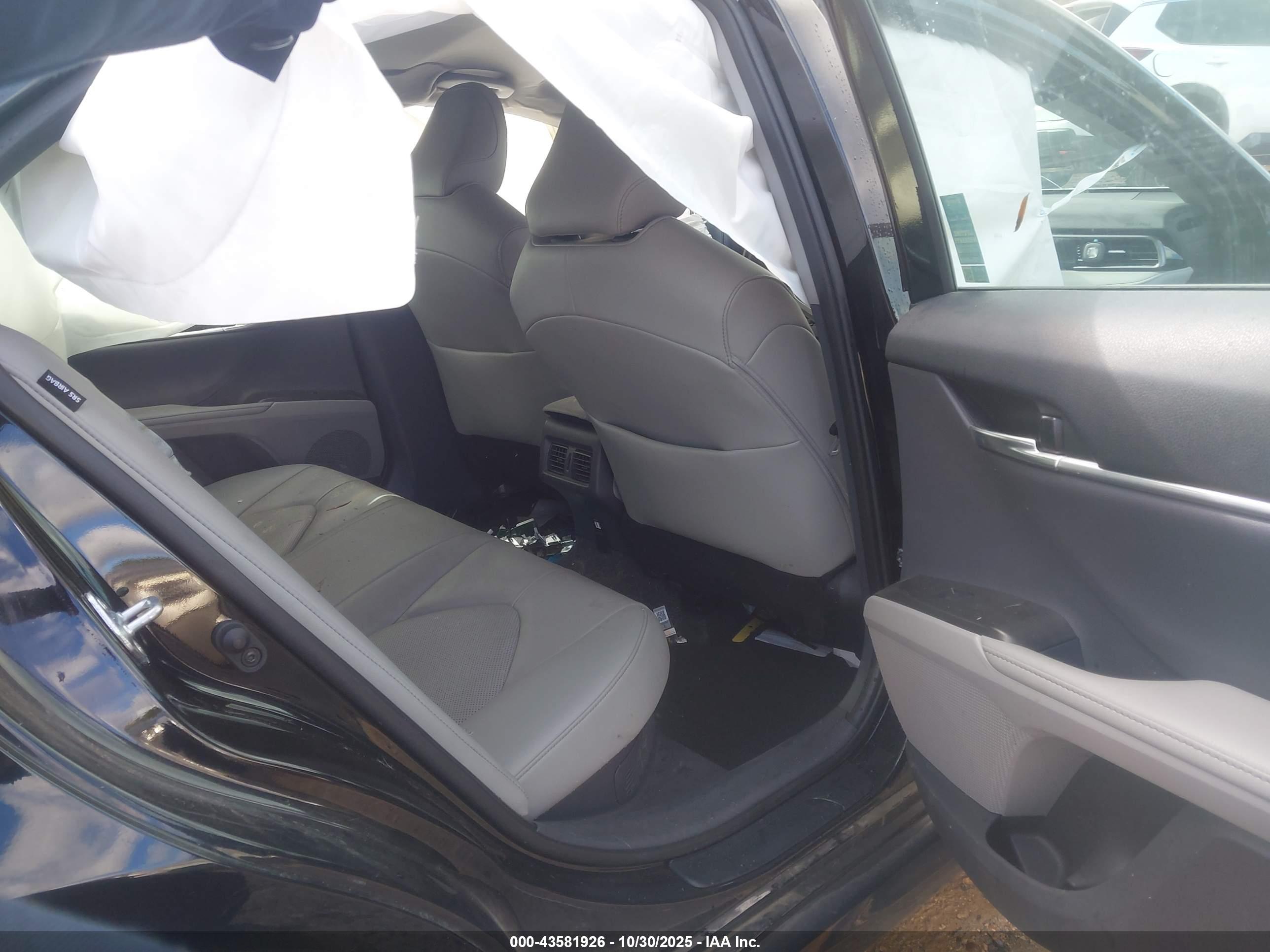 TOYOTA CAMRY image 8