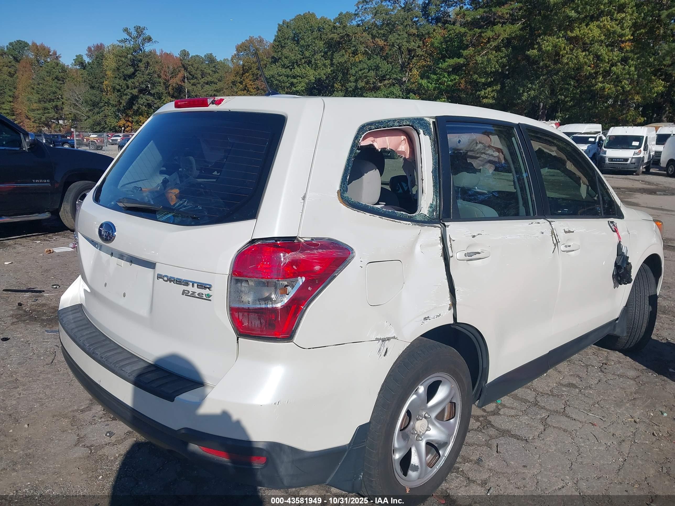 SUBARU FORESTER image 6