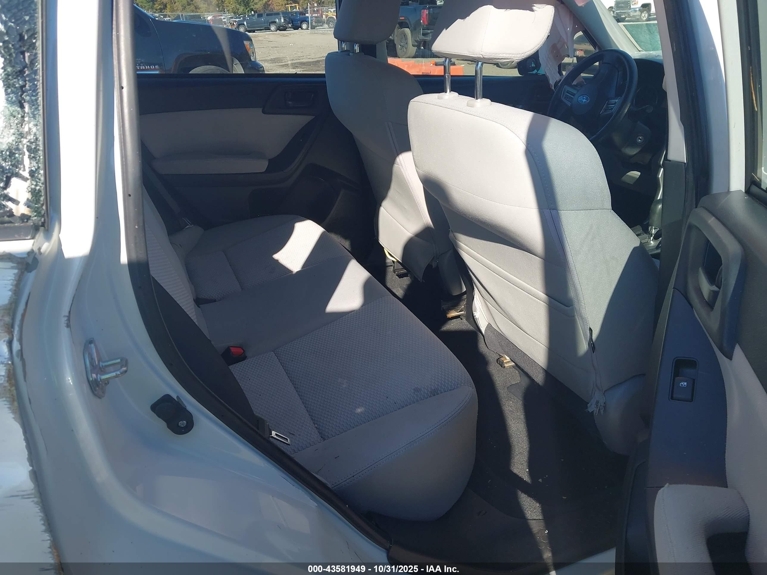 SUBARU FORESTER image 8