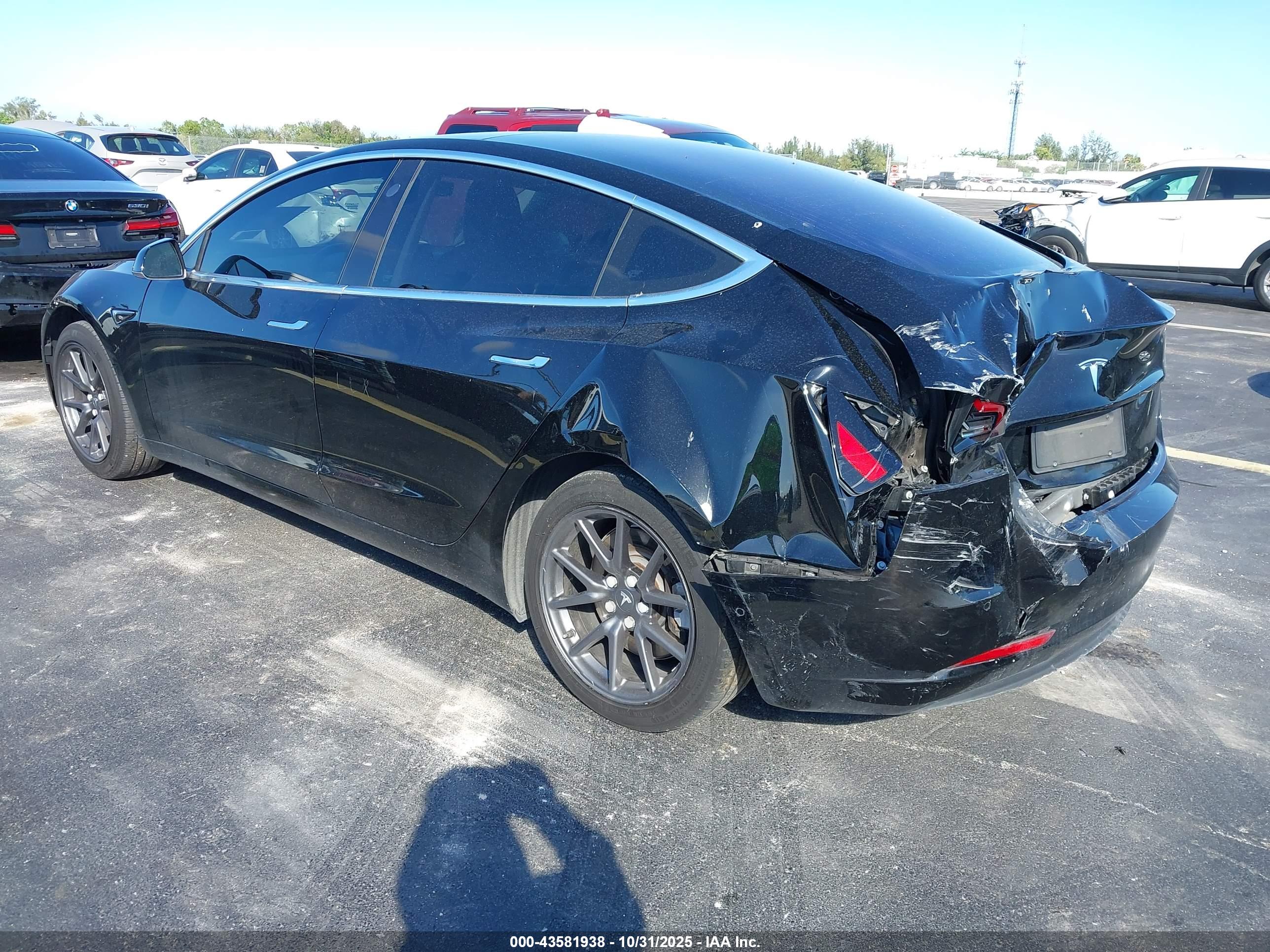 TESLA MODEL image 3