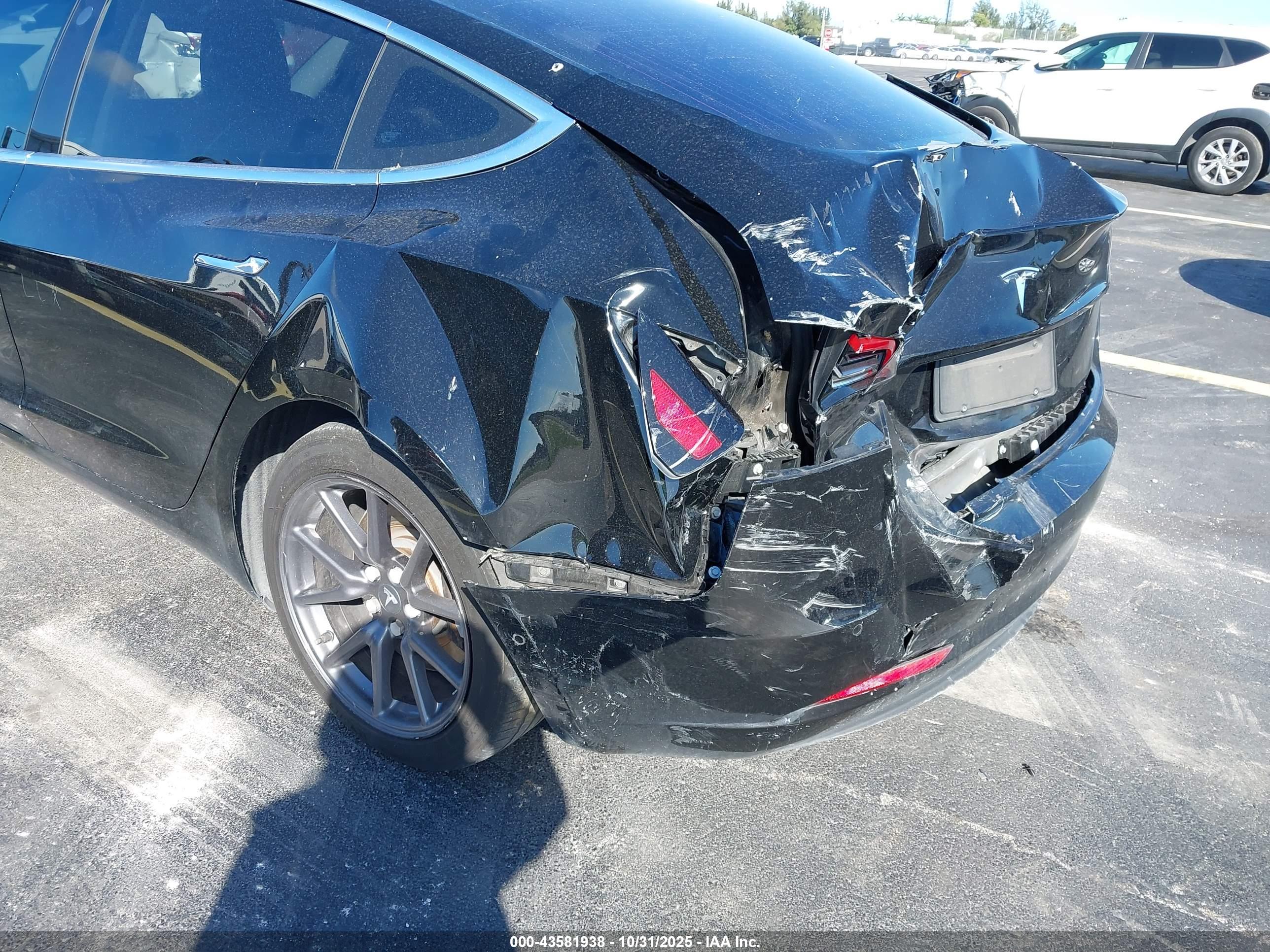 TESLA MODEL image 6