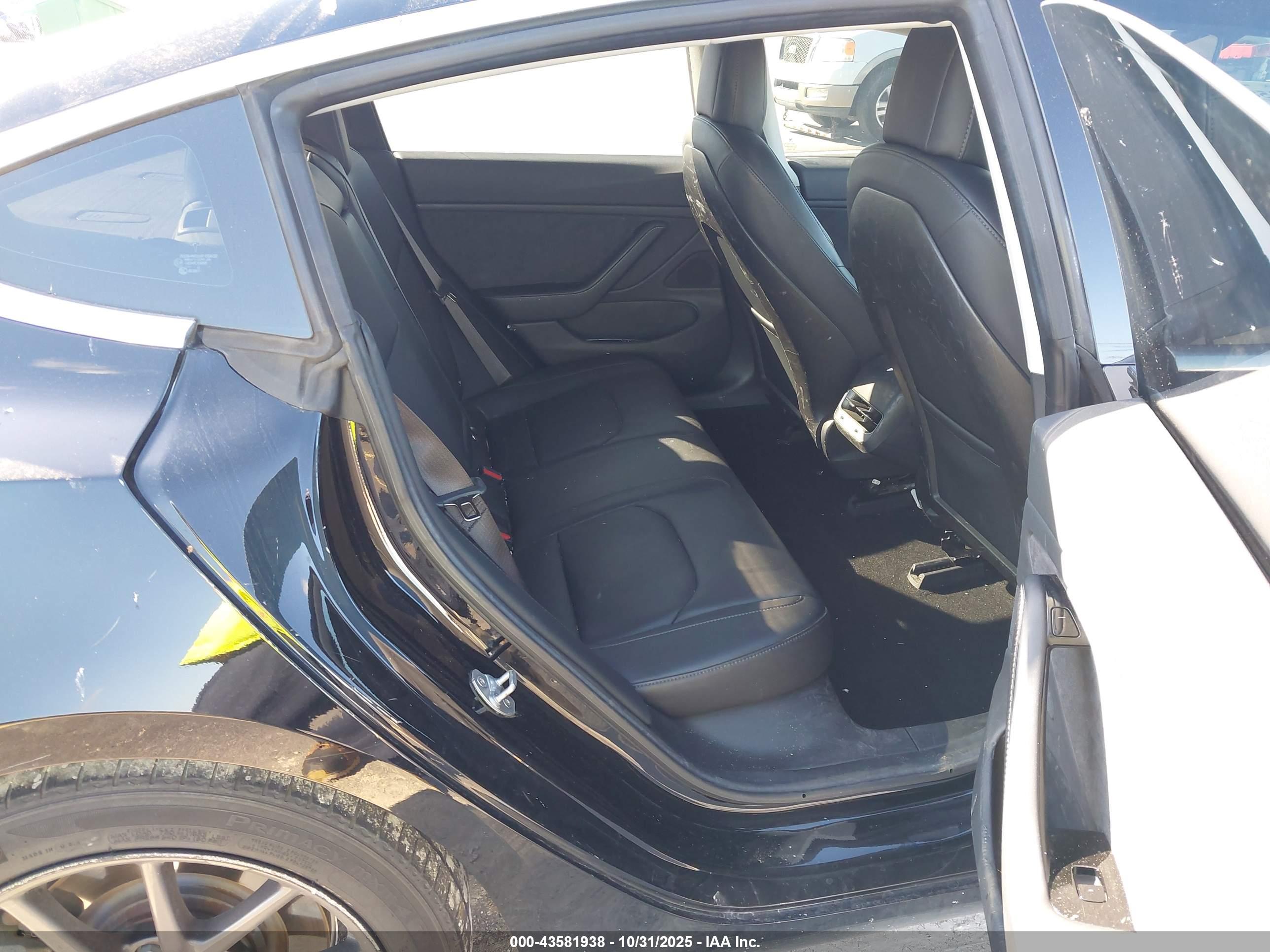TESLA MODEL image 8