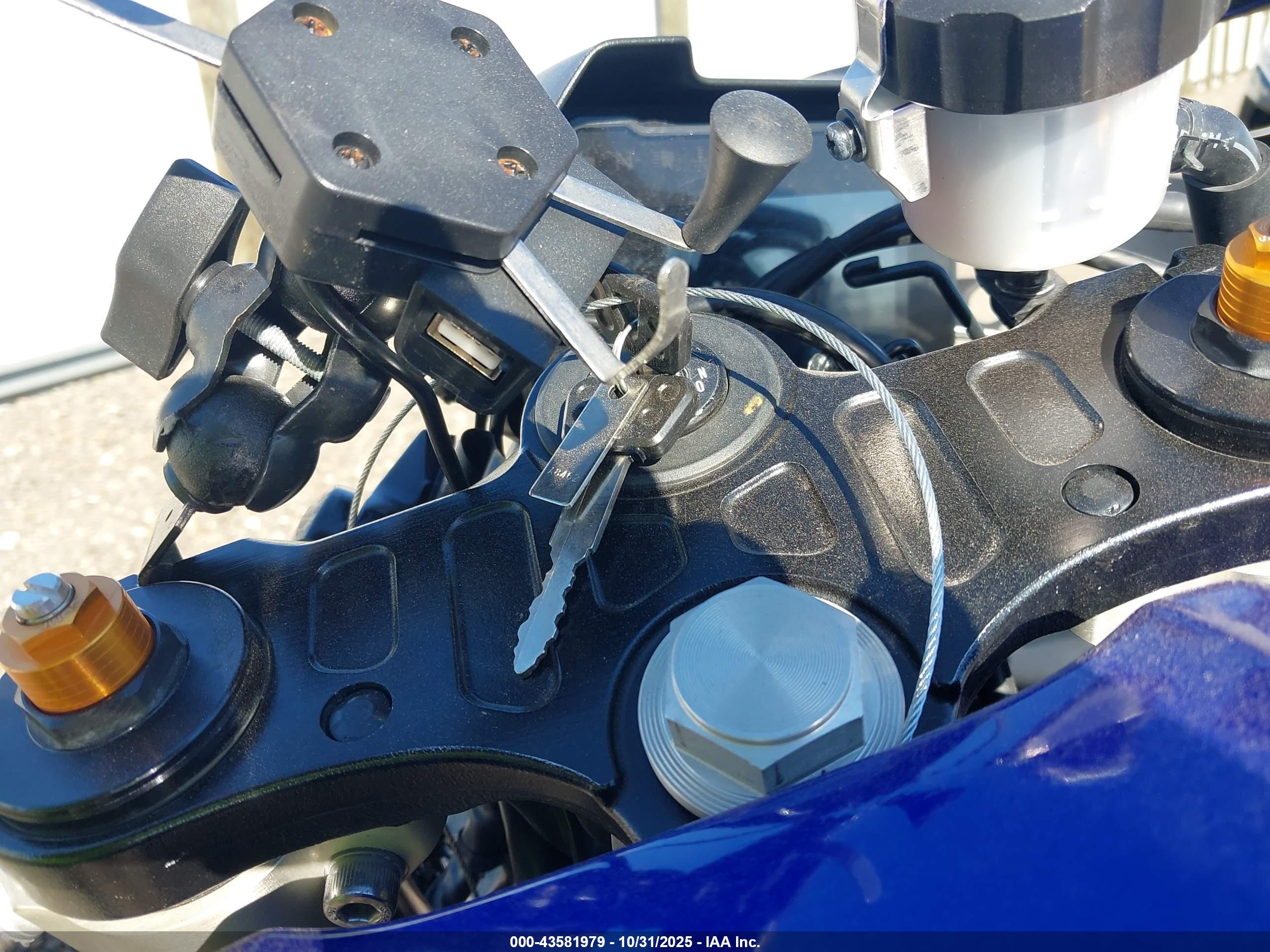 YAMAHA YZFR7 image 11