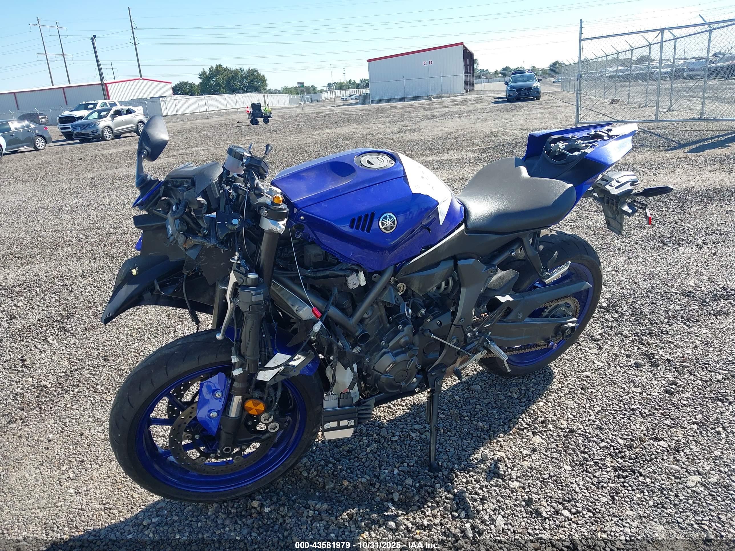 YAMAHA YZFR7 image 2