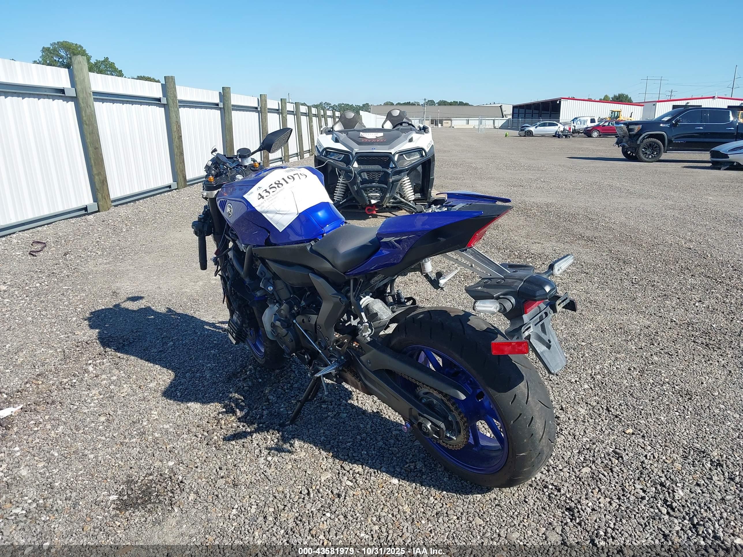 YAMAHA YZFR7 image 3