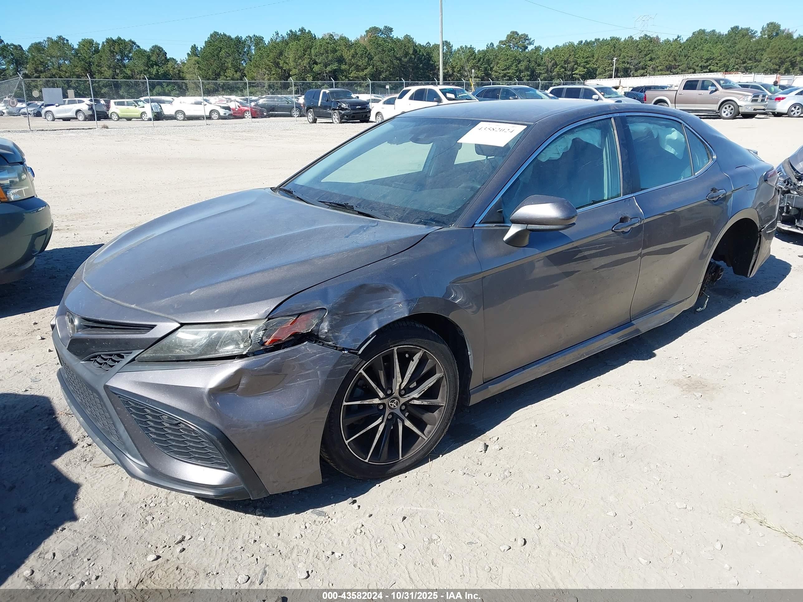TOYOTA CAMRY image 2