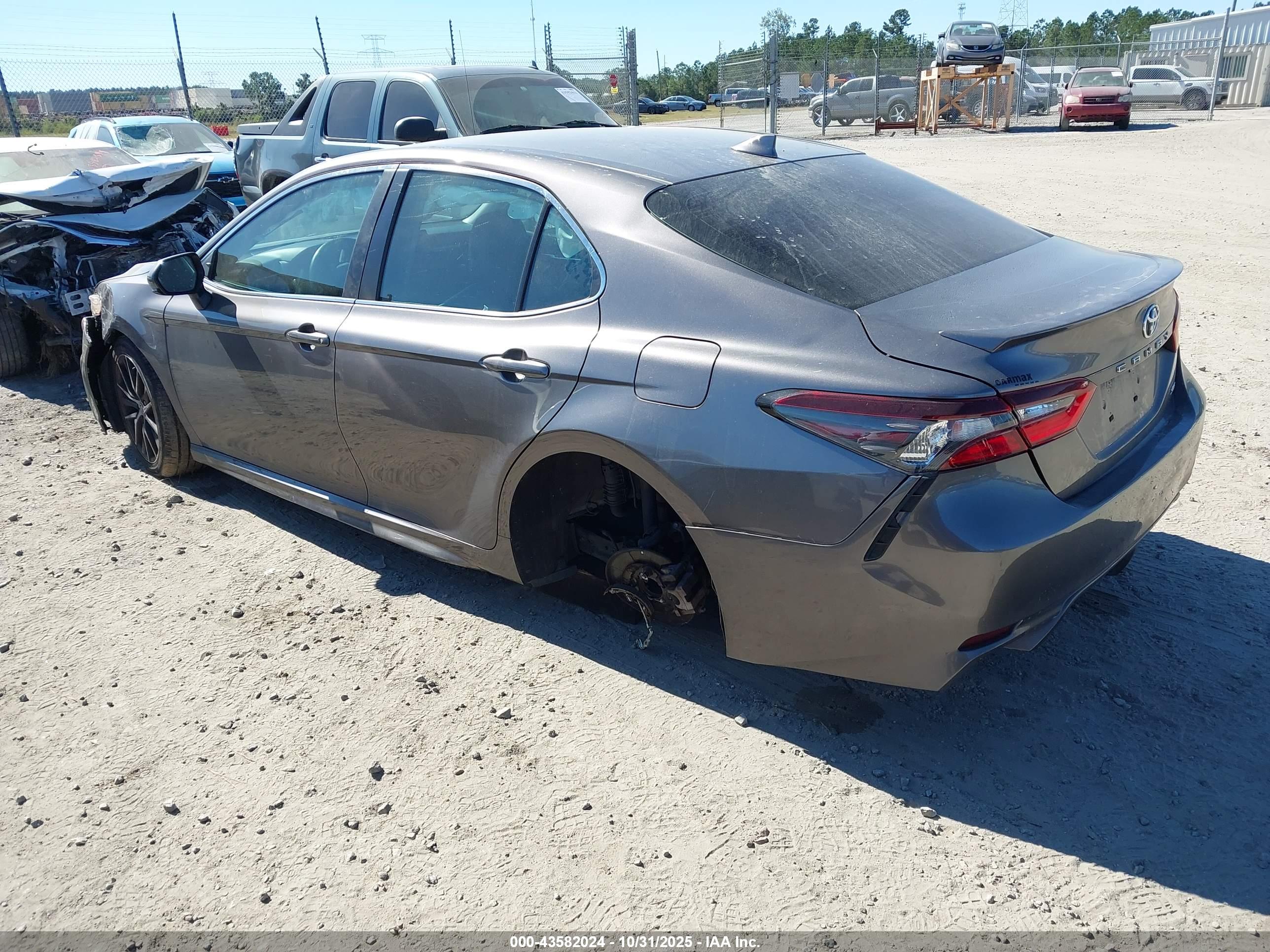 TOYOTA CAMRY image 3