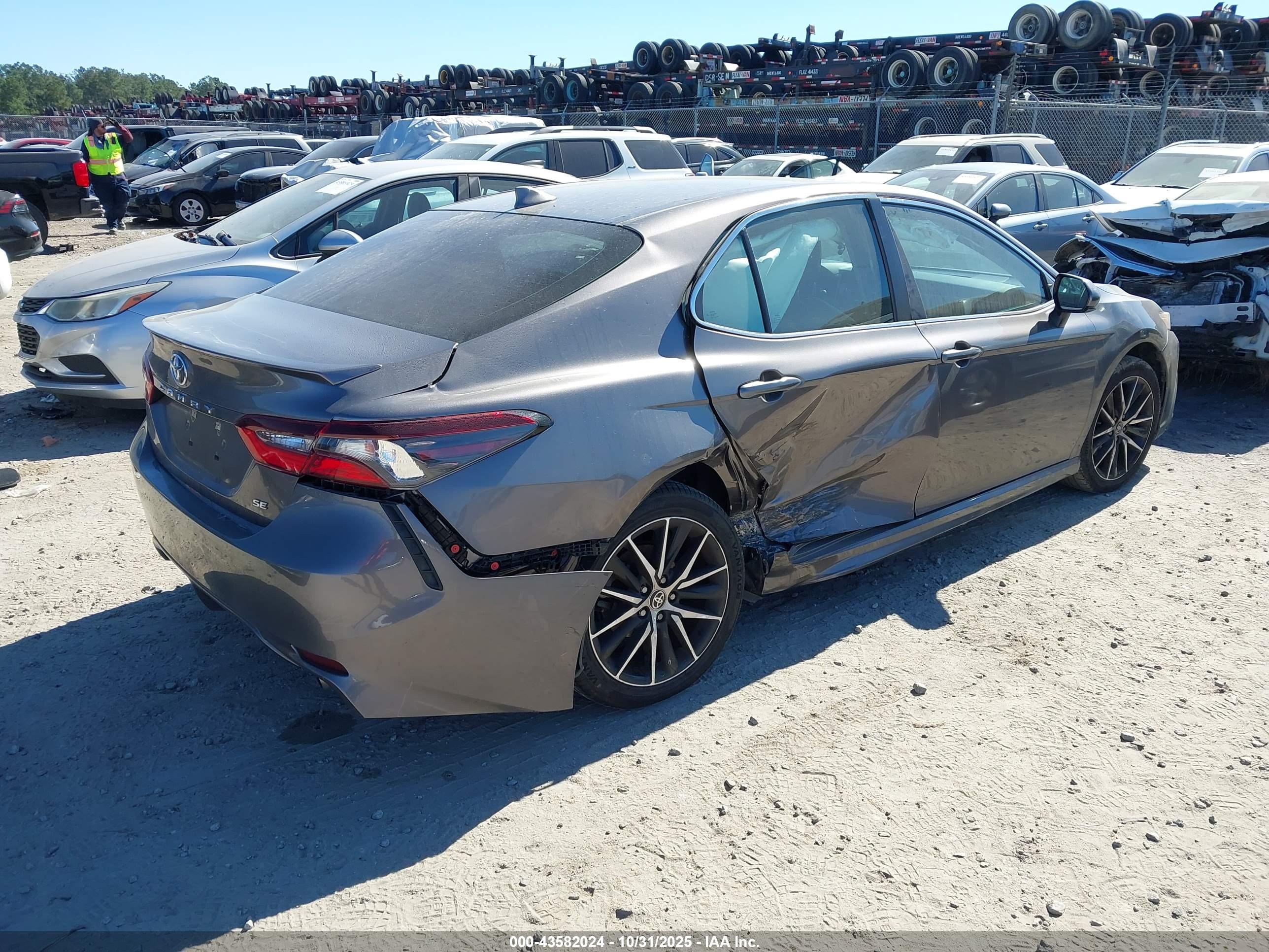 TOYOTA CAMRY image 4