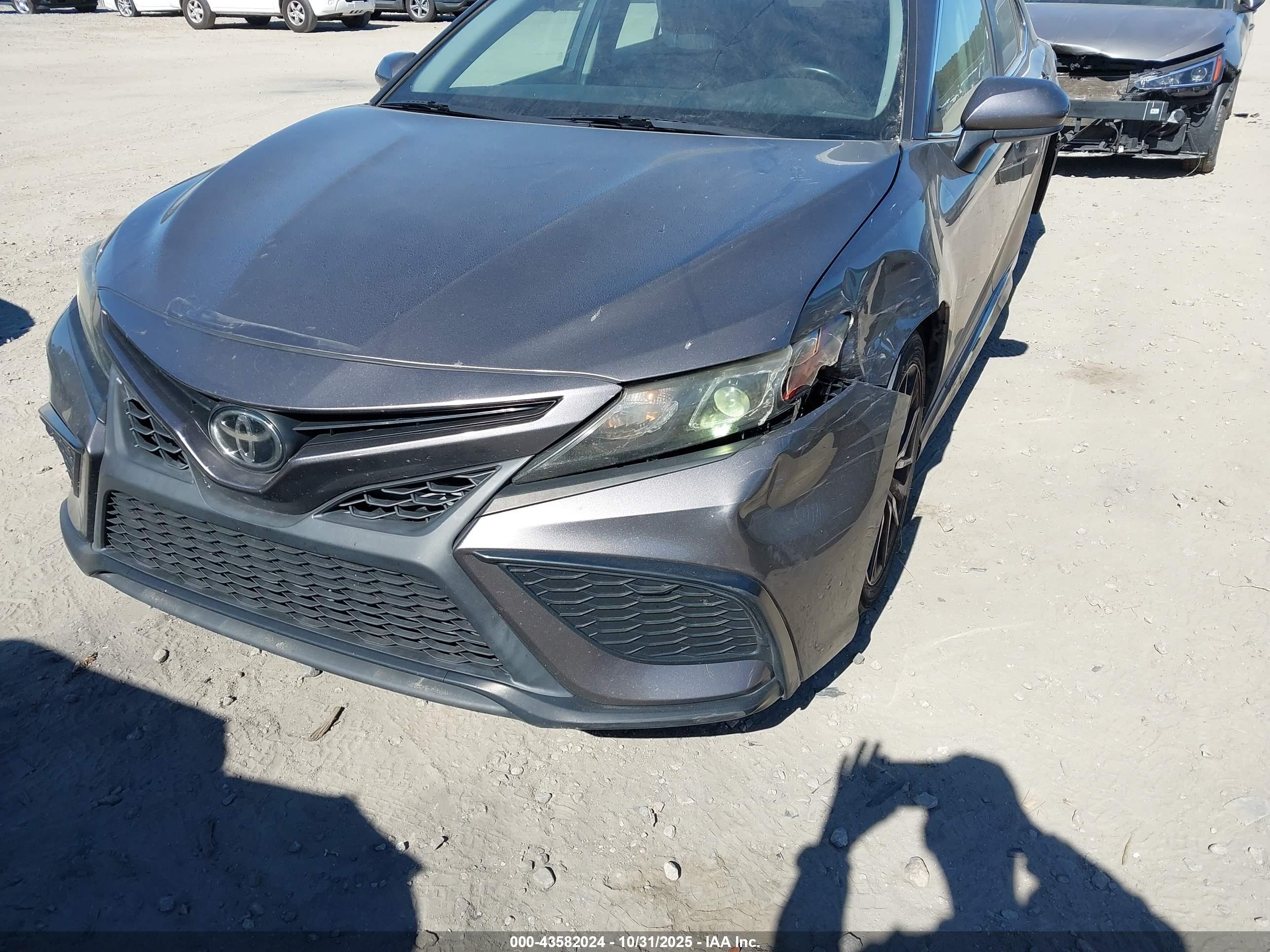 TOYOTA CAMRY image 6