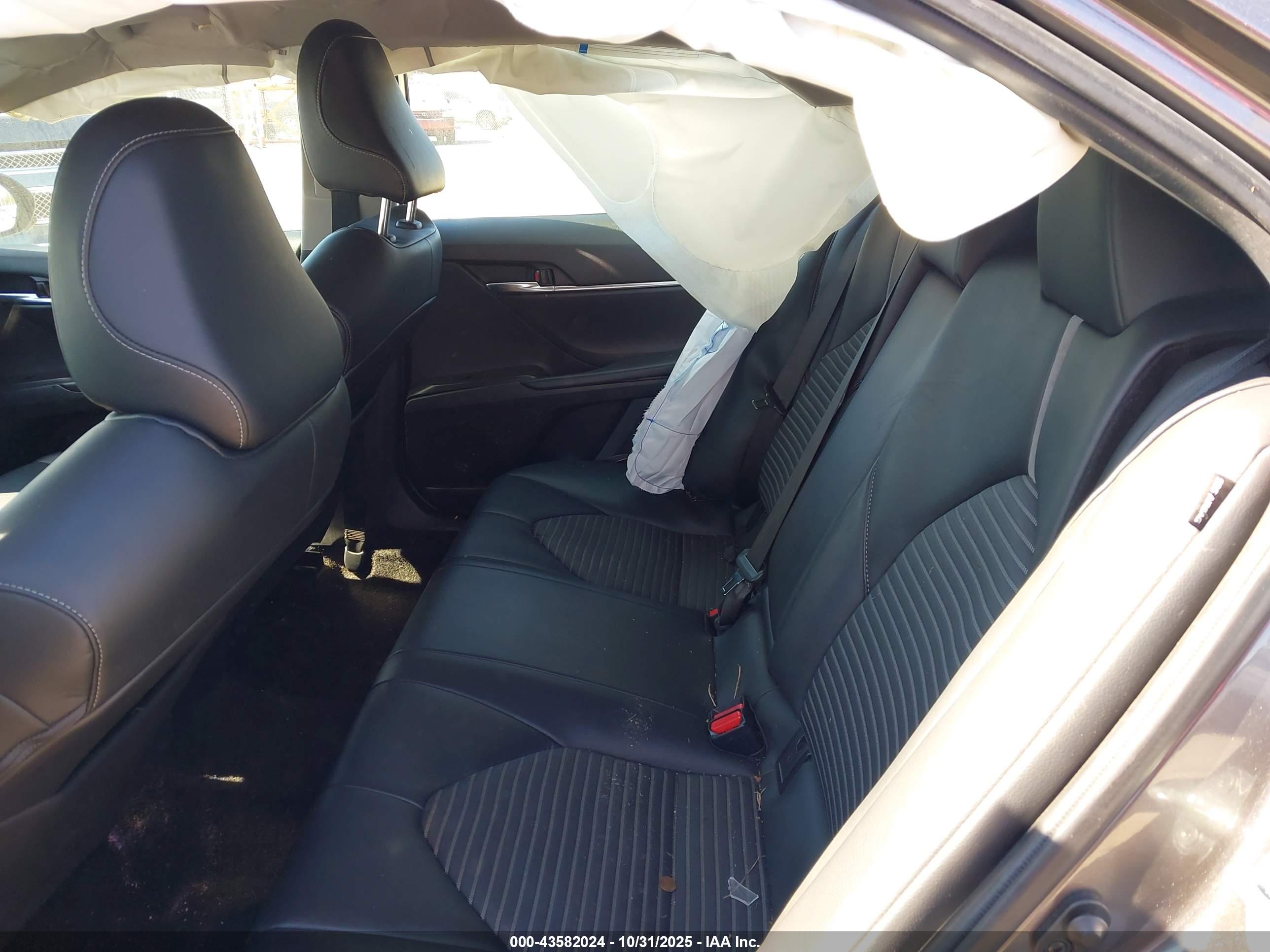 TOYOTA CAMRY image 8