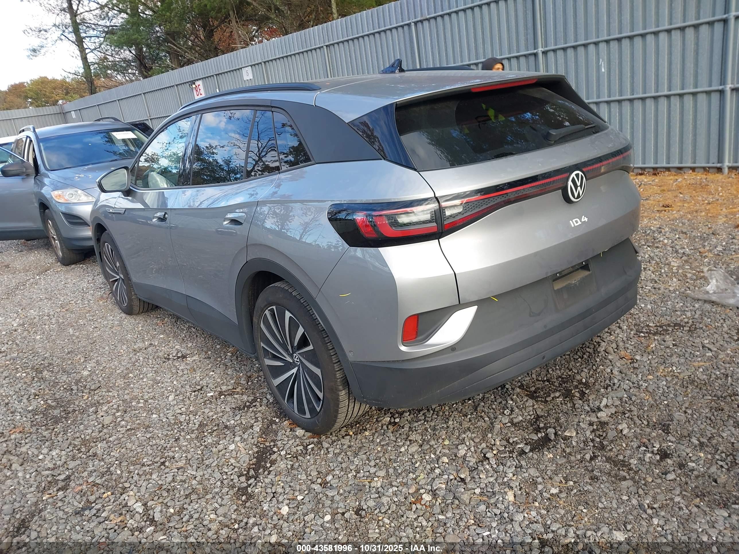 VOLKSWAGEN ID.4 image 3