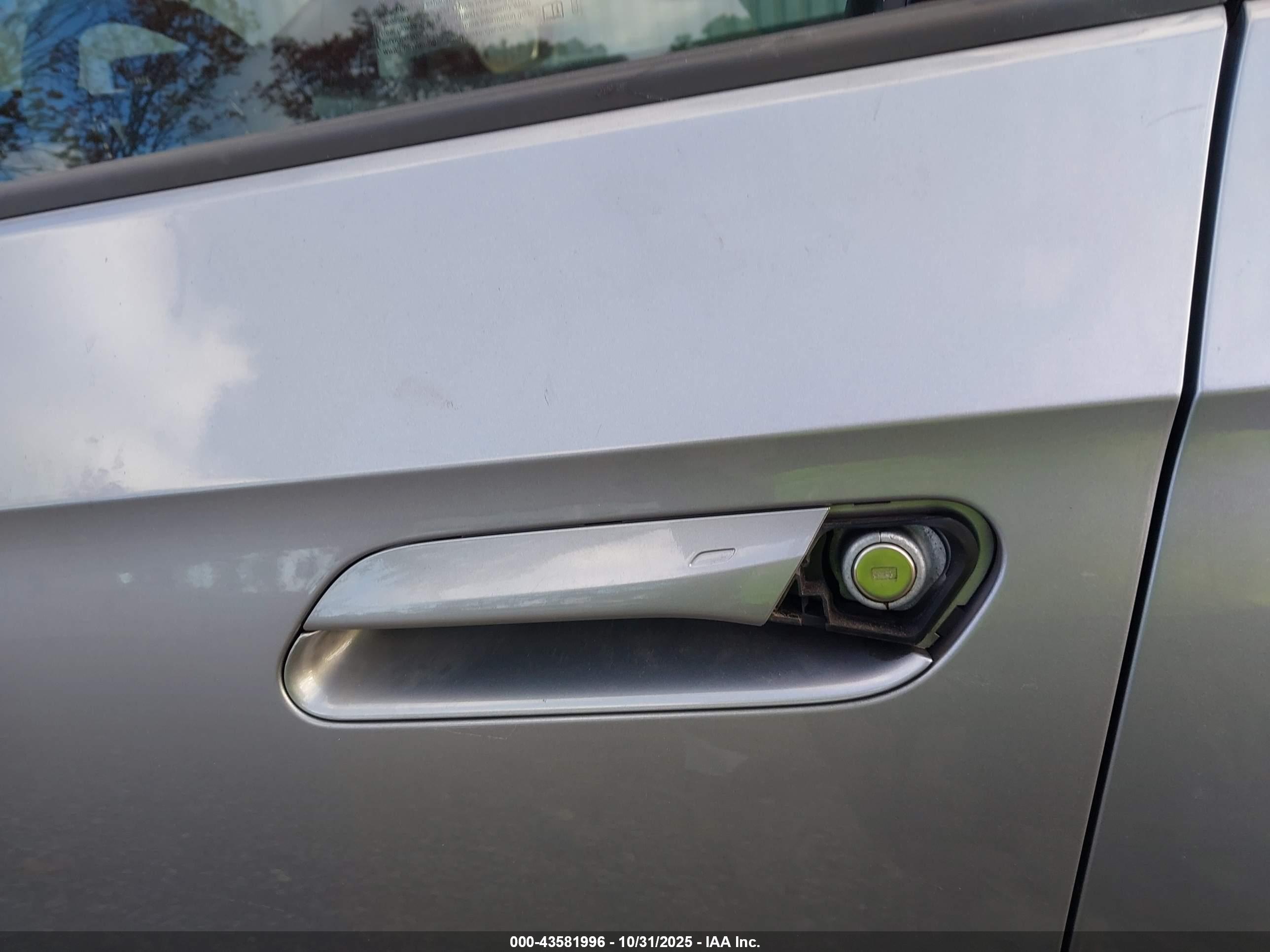 VOLKSWAGEN ID.4 image 6