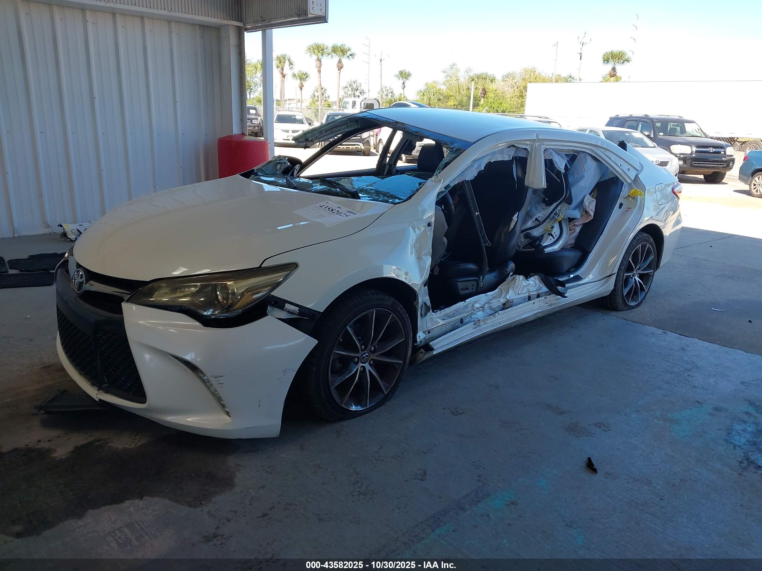 TOYOTA CAMRY image 2
