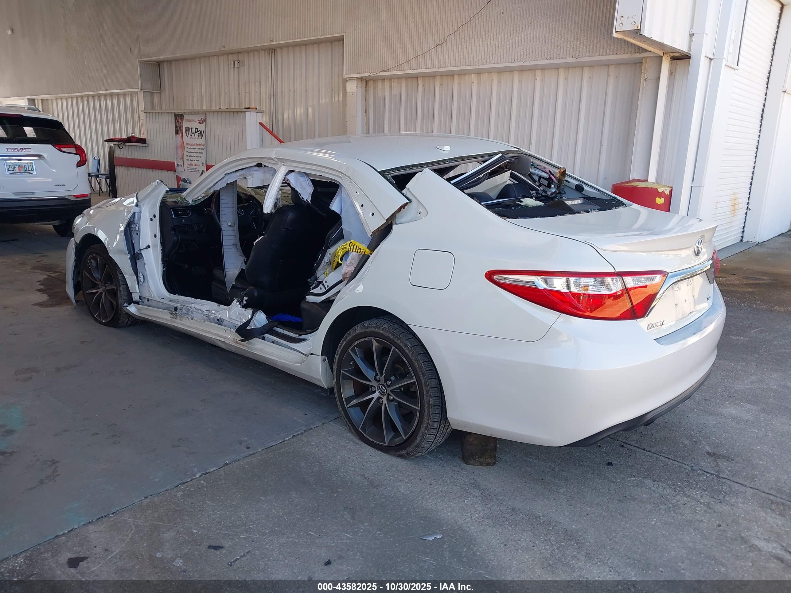 TOYOTA CAMRY image 3