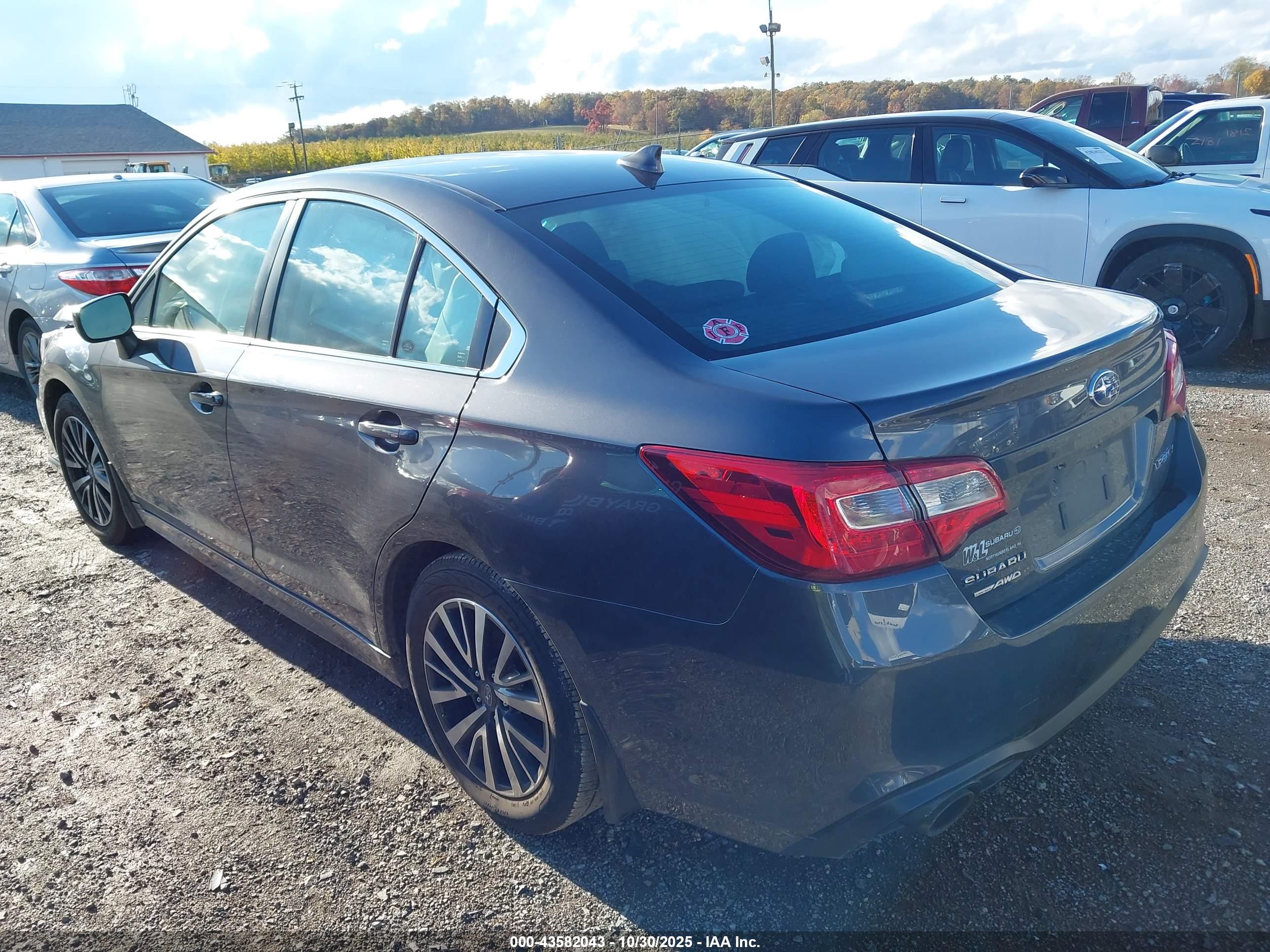 SUBARU LEGACY image 3