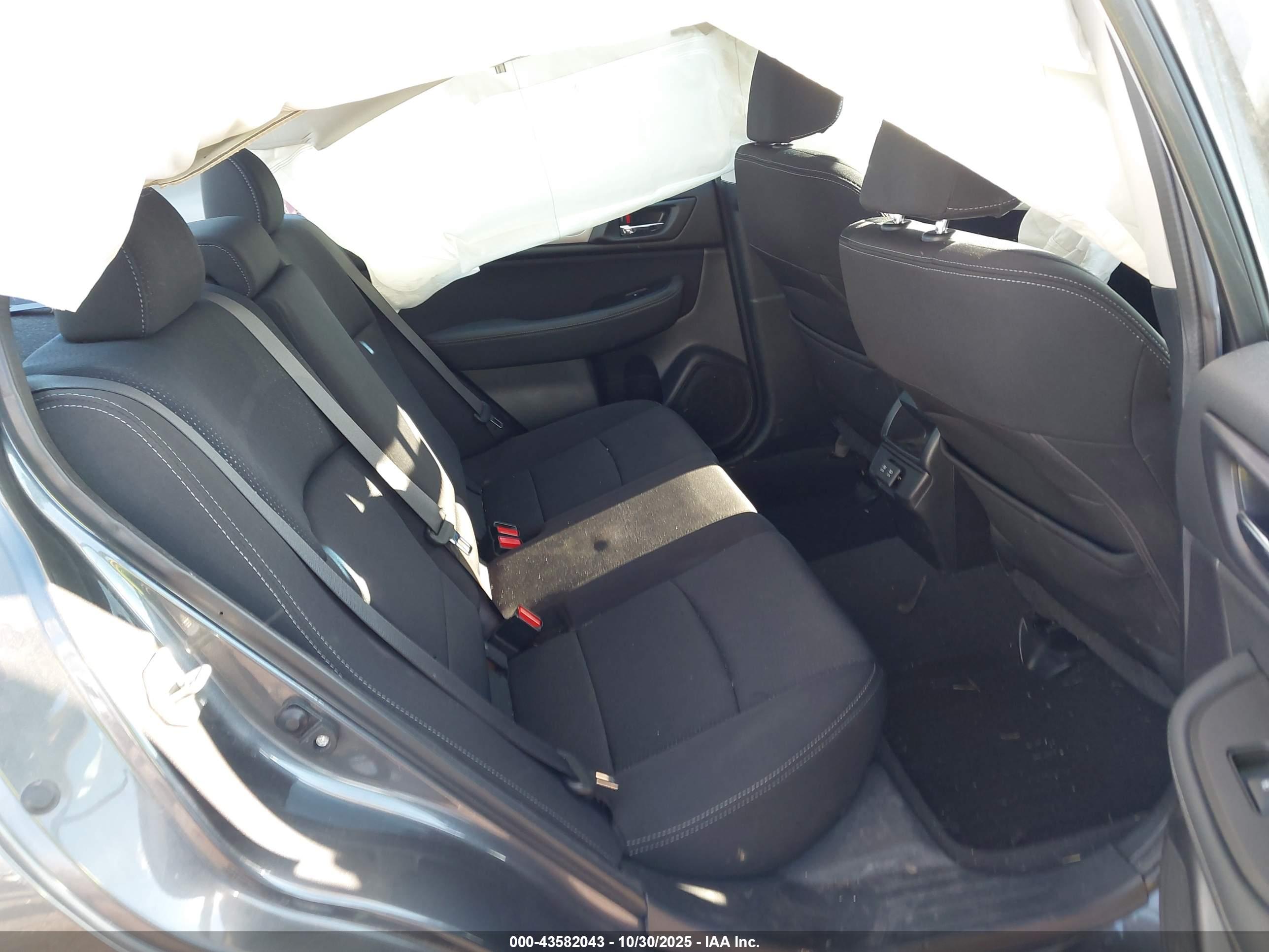 SUBARU LEGACY image 8