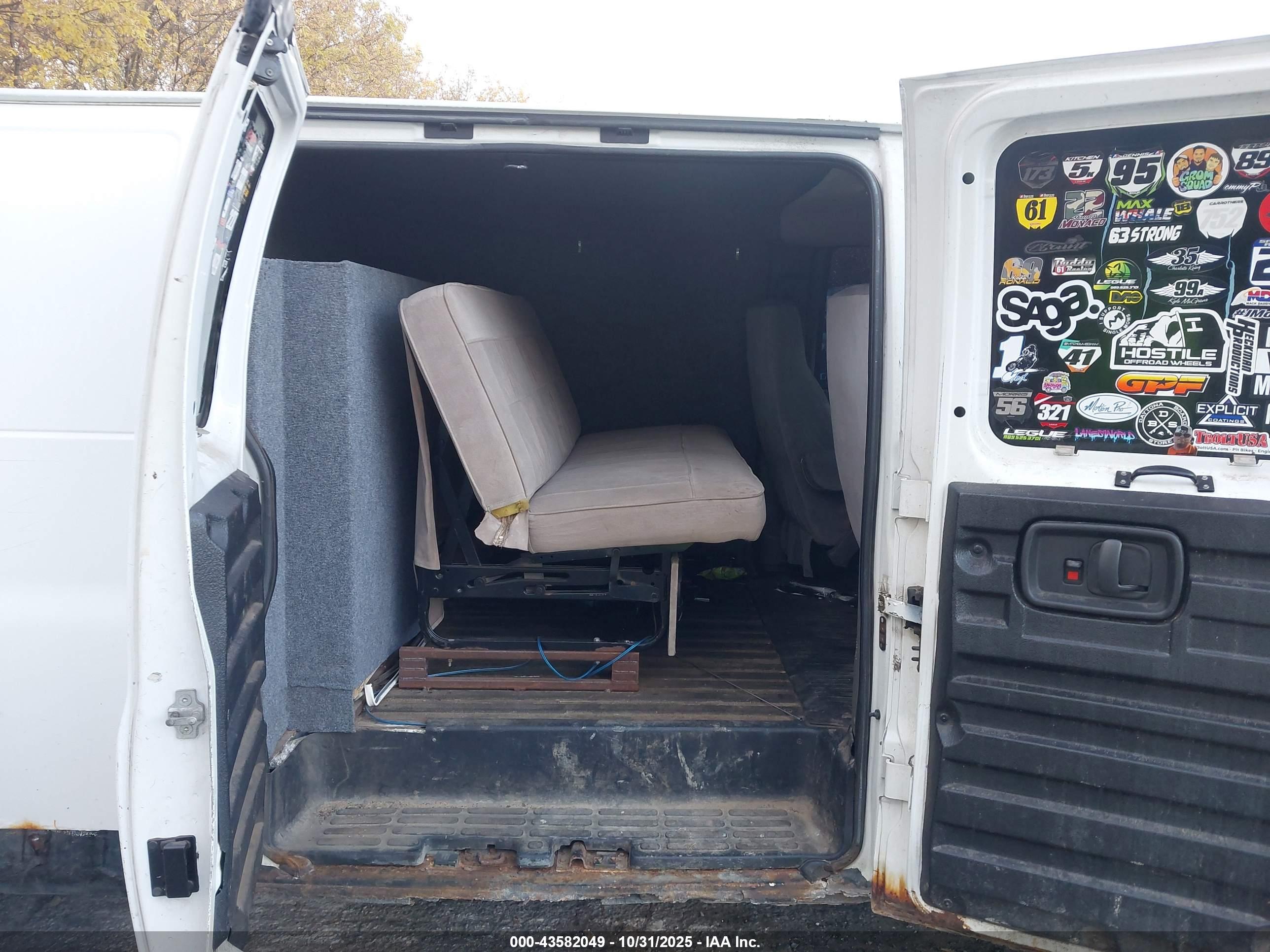 CHEVROLET EXPRESS image 8