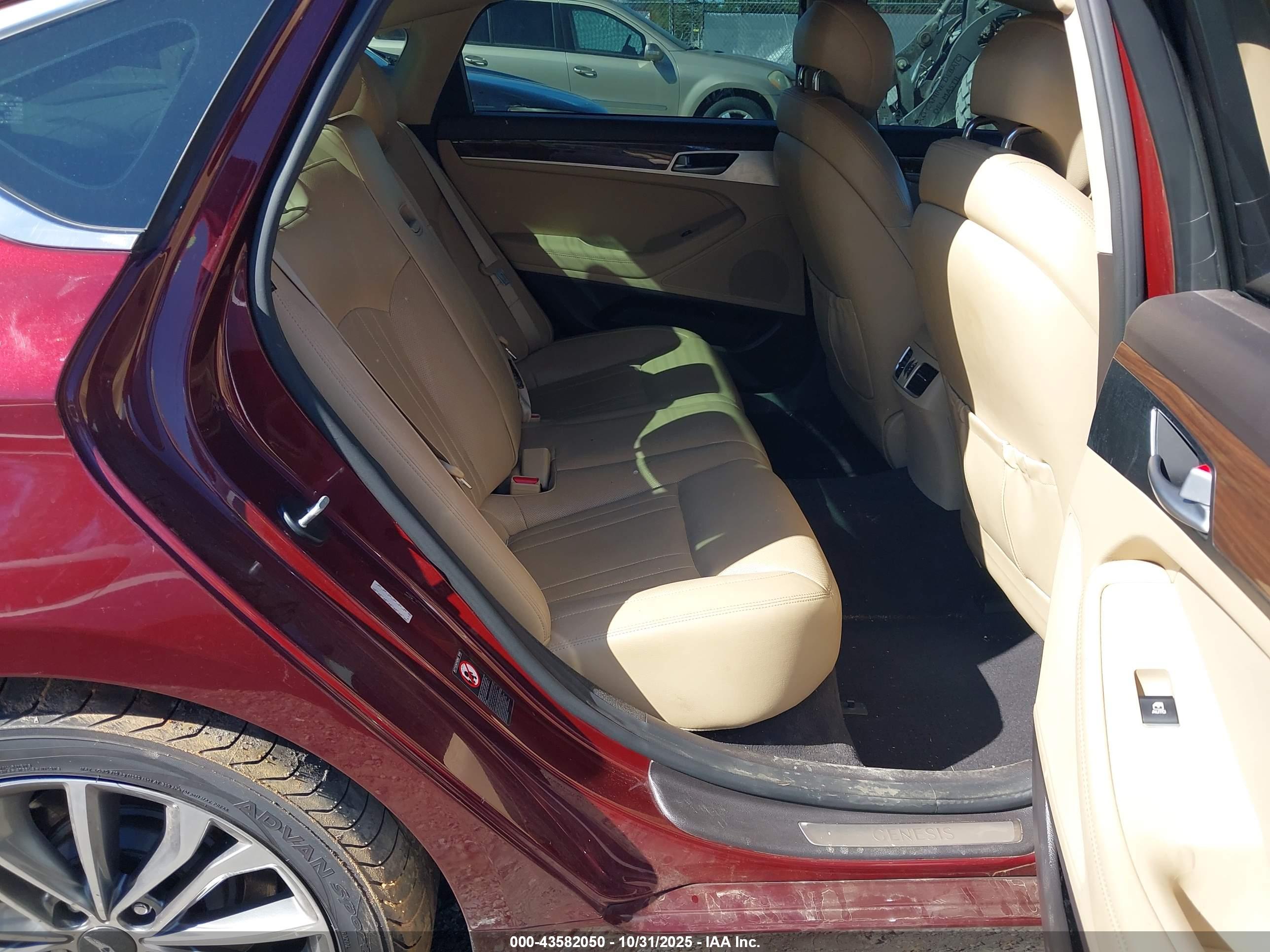 HYUNDAI GENESIS image 8