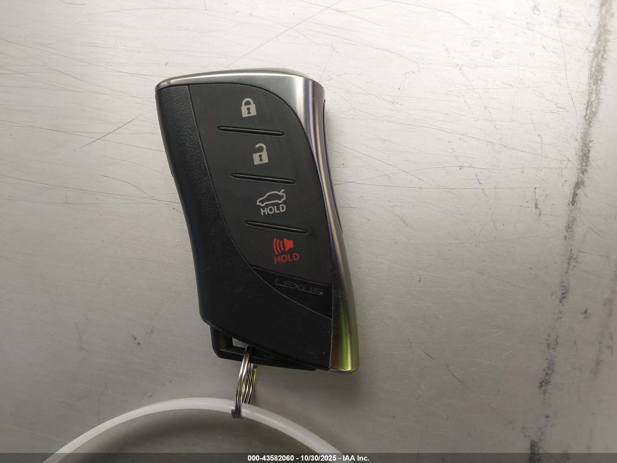 LEXUS ES image 11