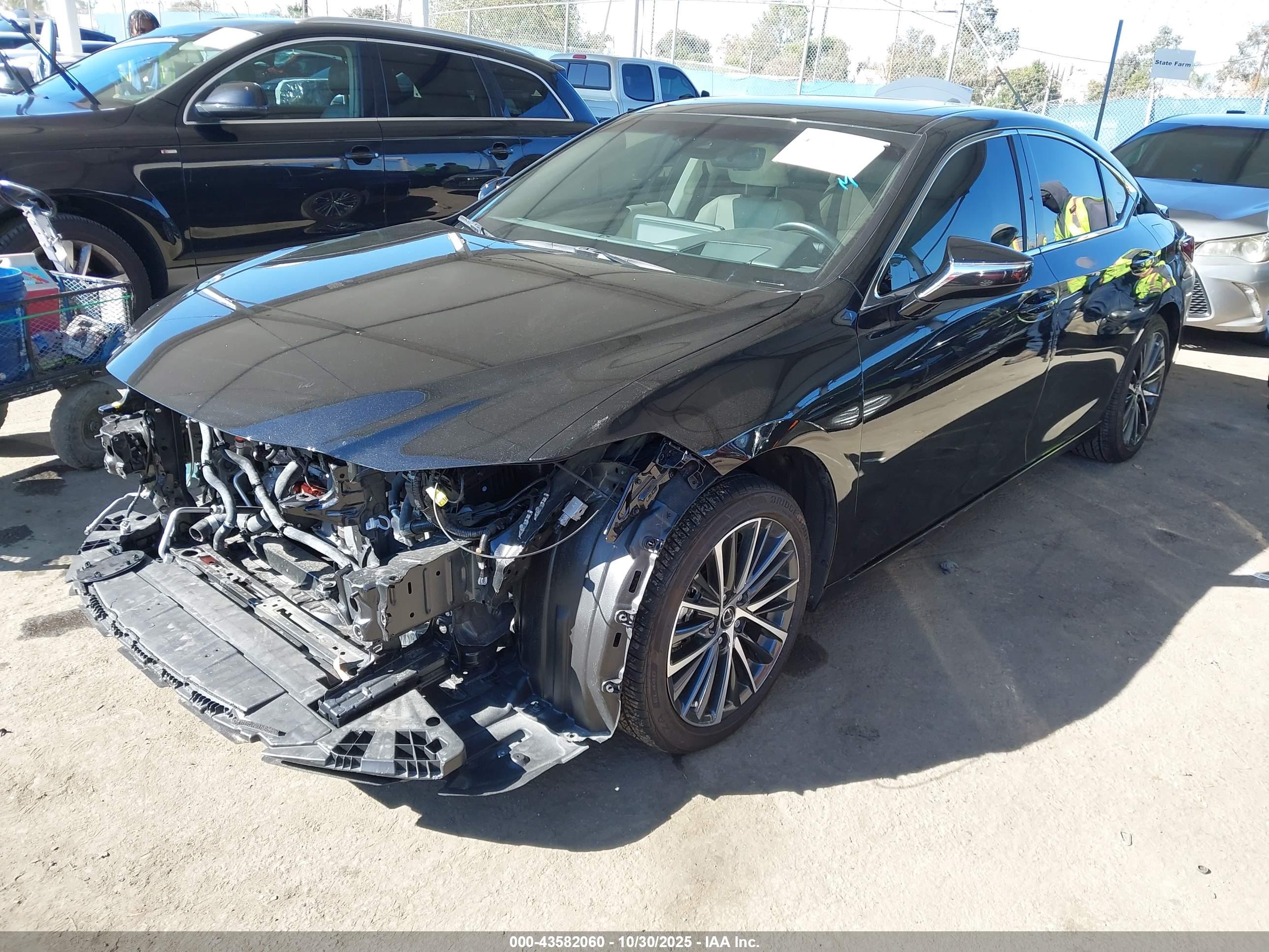 LEXUS ES image 2