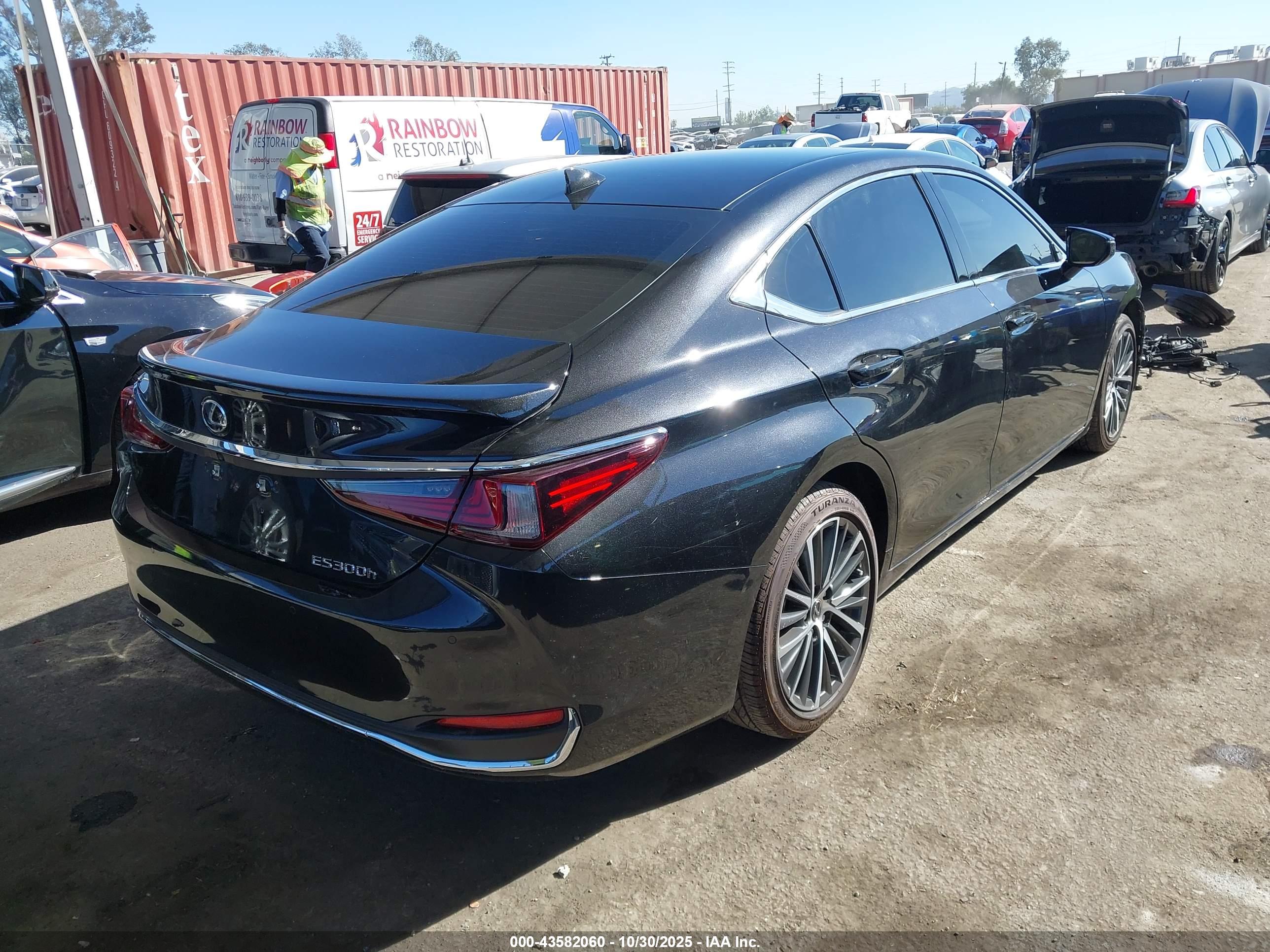 LEXUS ES image 4