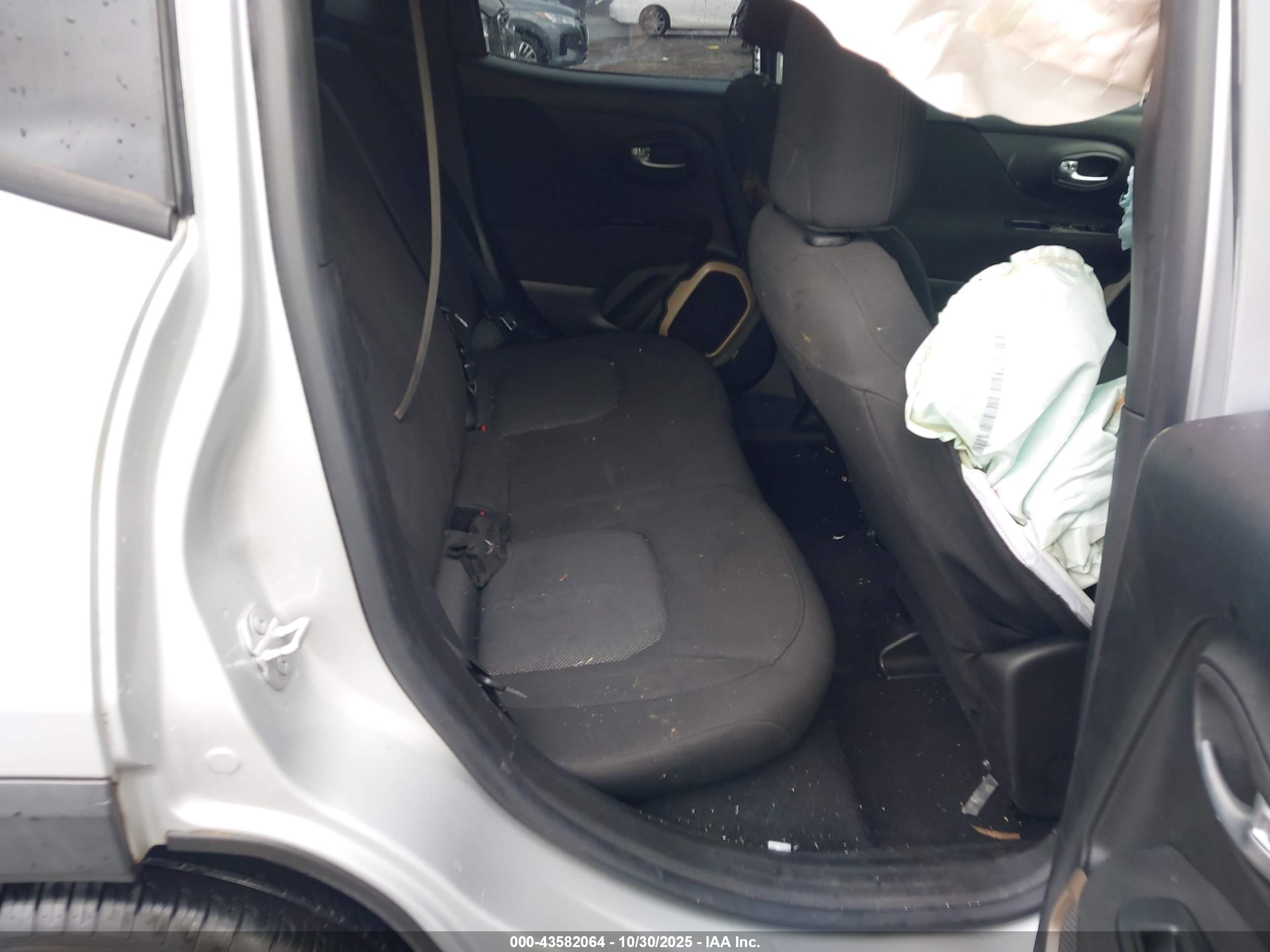 JEEP RENEGADE image 8