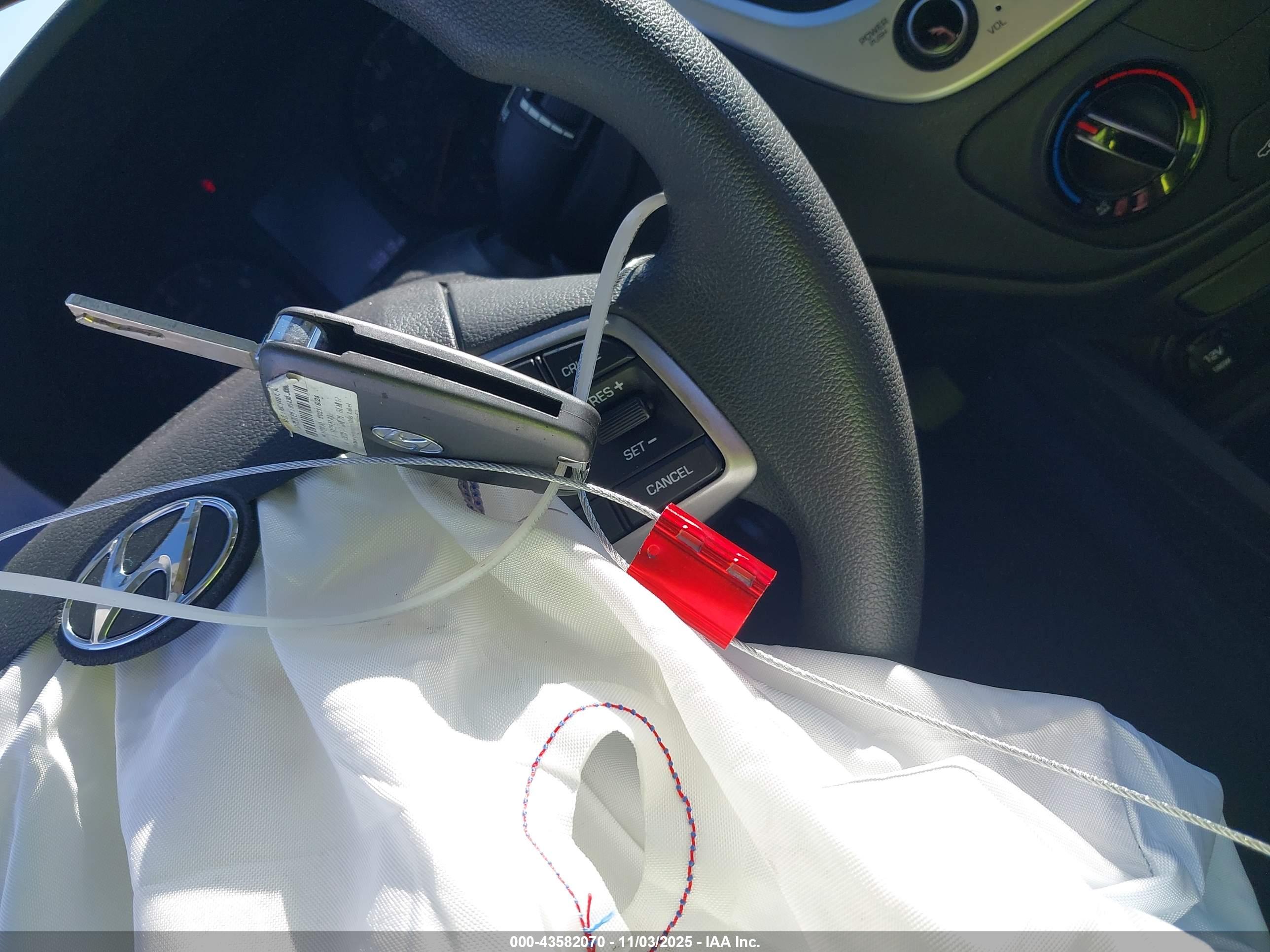 HYUNDAI ACCENT image 11