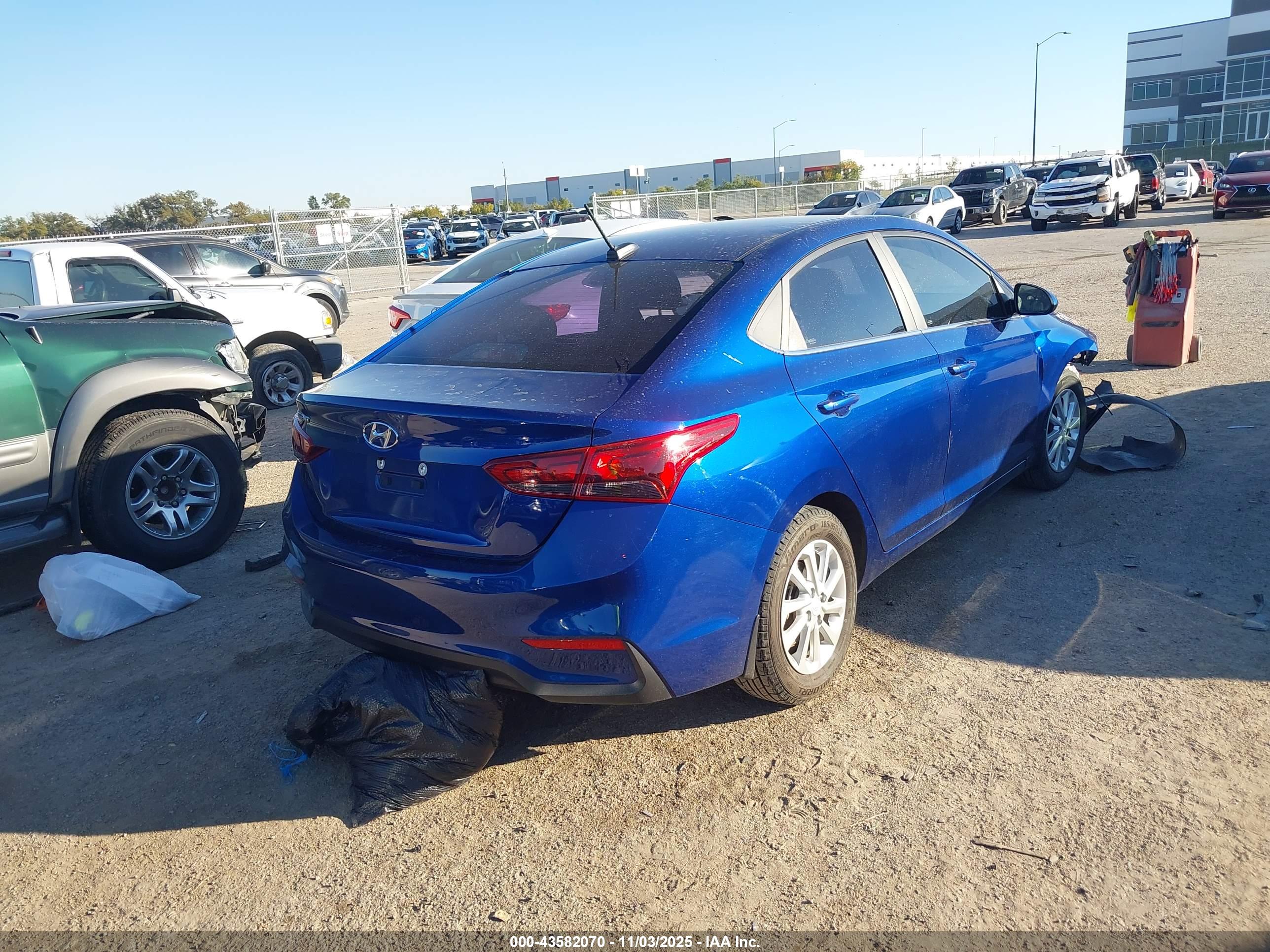 HYUNDAI ACCENT image 4