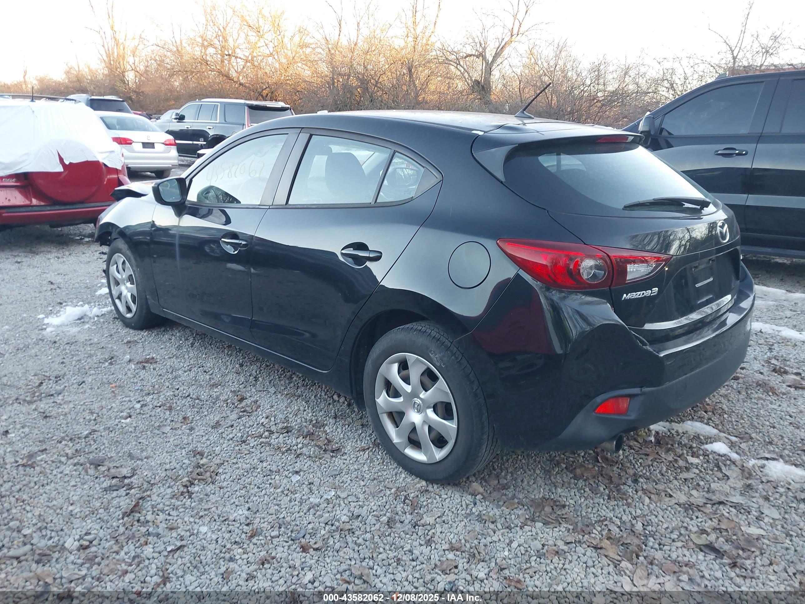 MAZDA MAZDA3 image 3