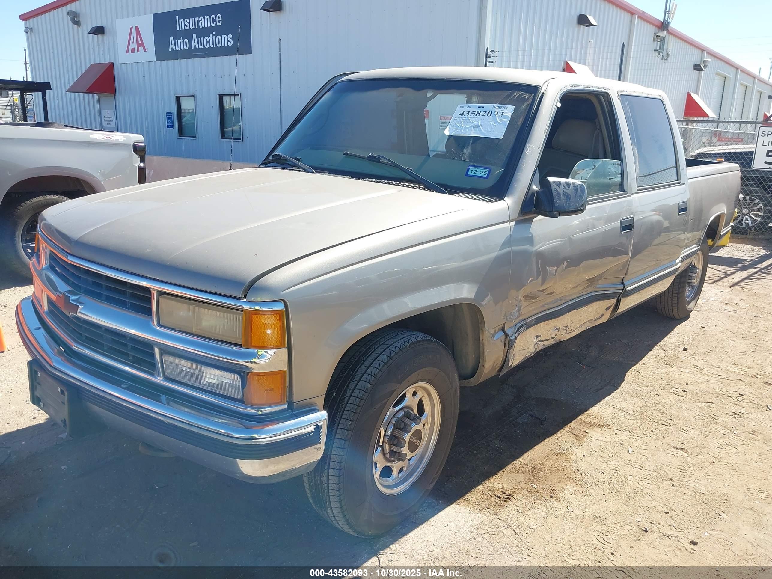 CHEVROLET C2500 image 2