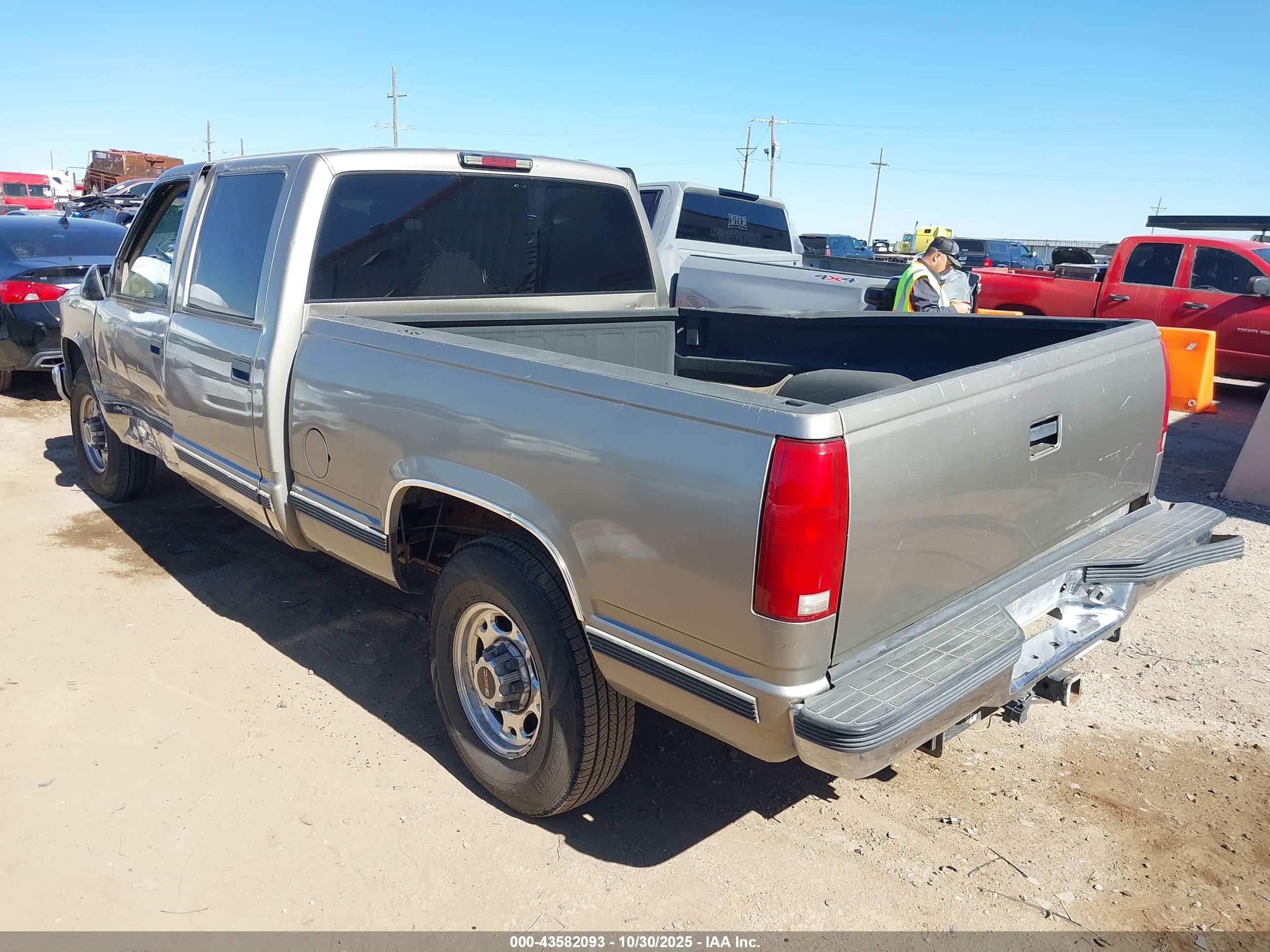 CHEVROLET C2500 image 3