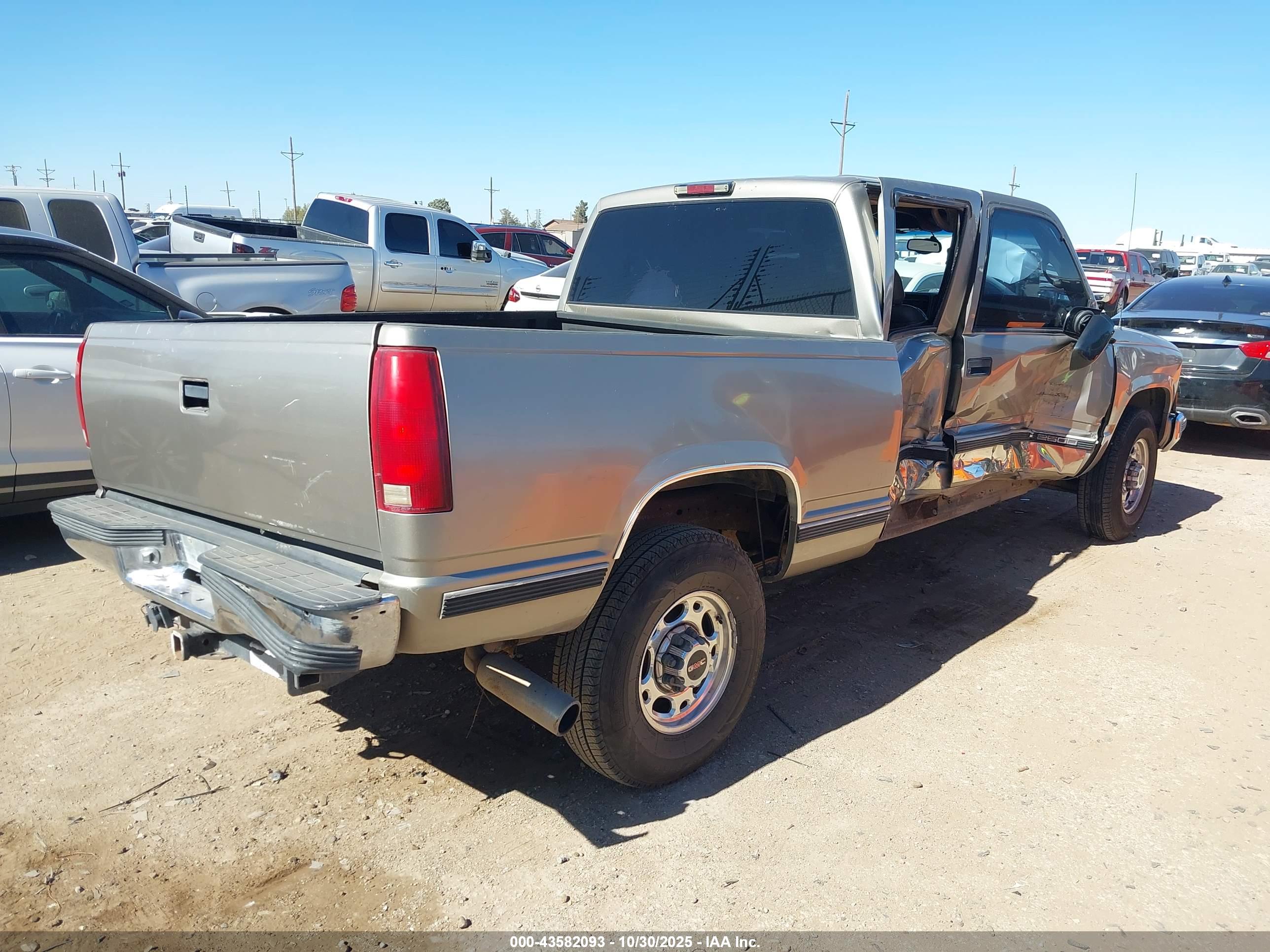 CHEVROLET C2500 image 4