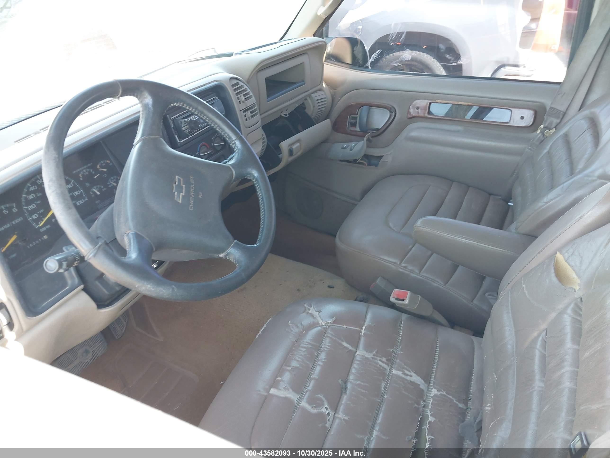 CHEVROLET C2500 image 5