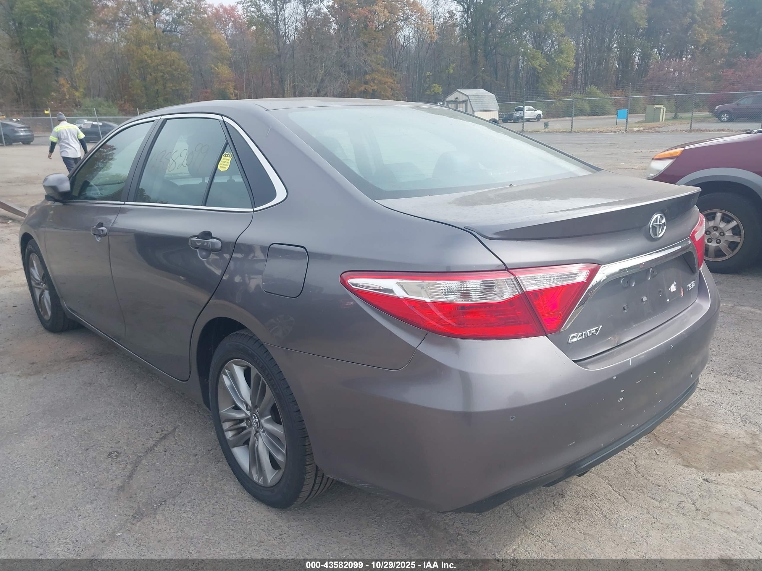 TOYOTA CAMRY image 3