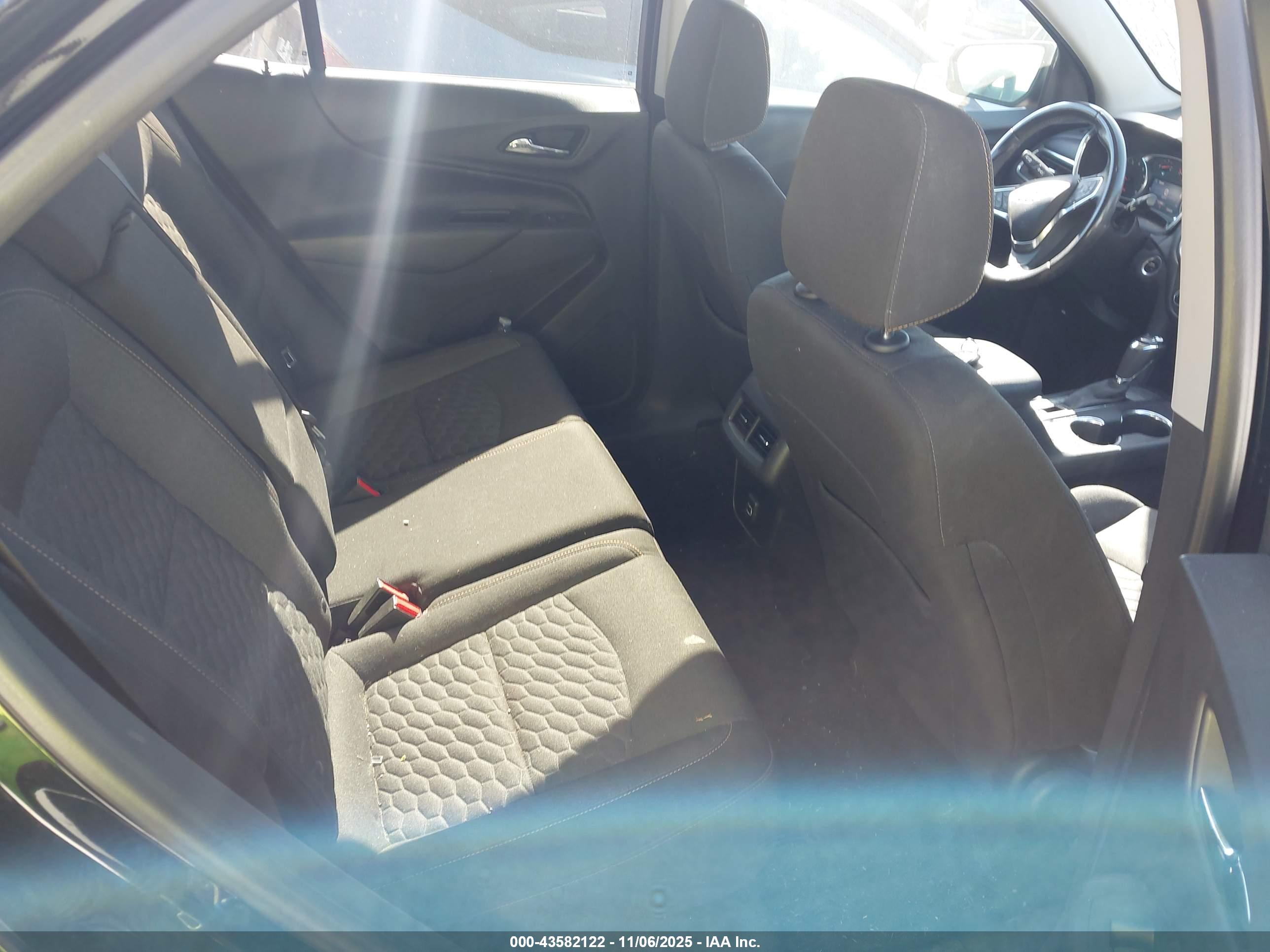 CHEVROLET EQUINOX image 8