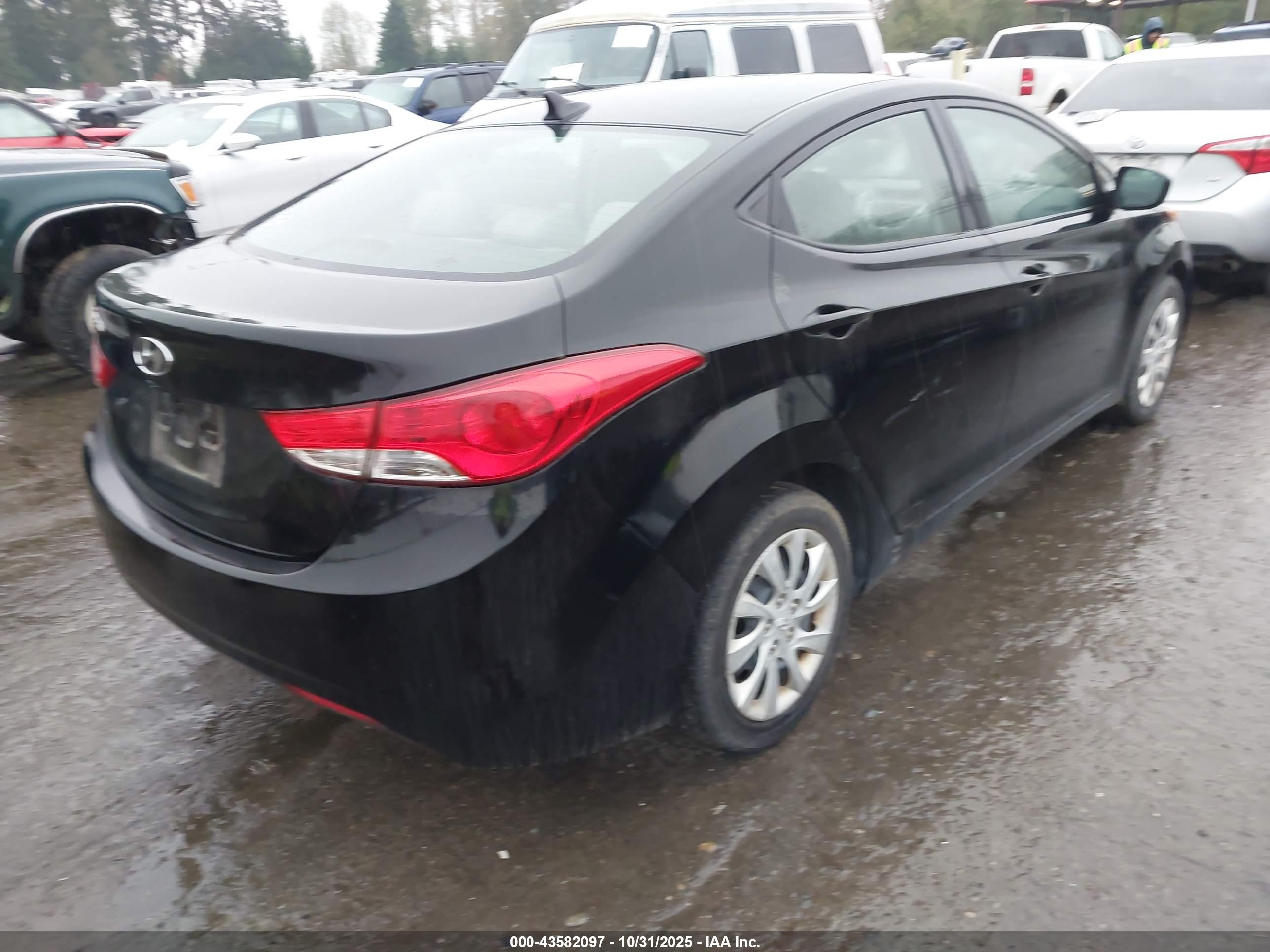 HYUNDAI ELANTRA image 4