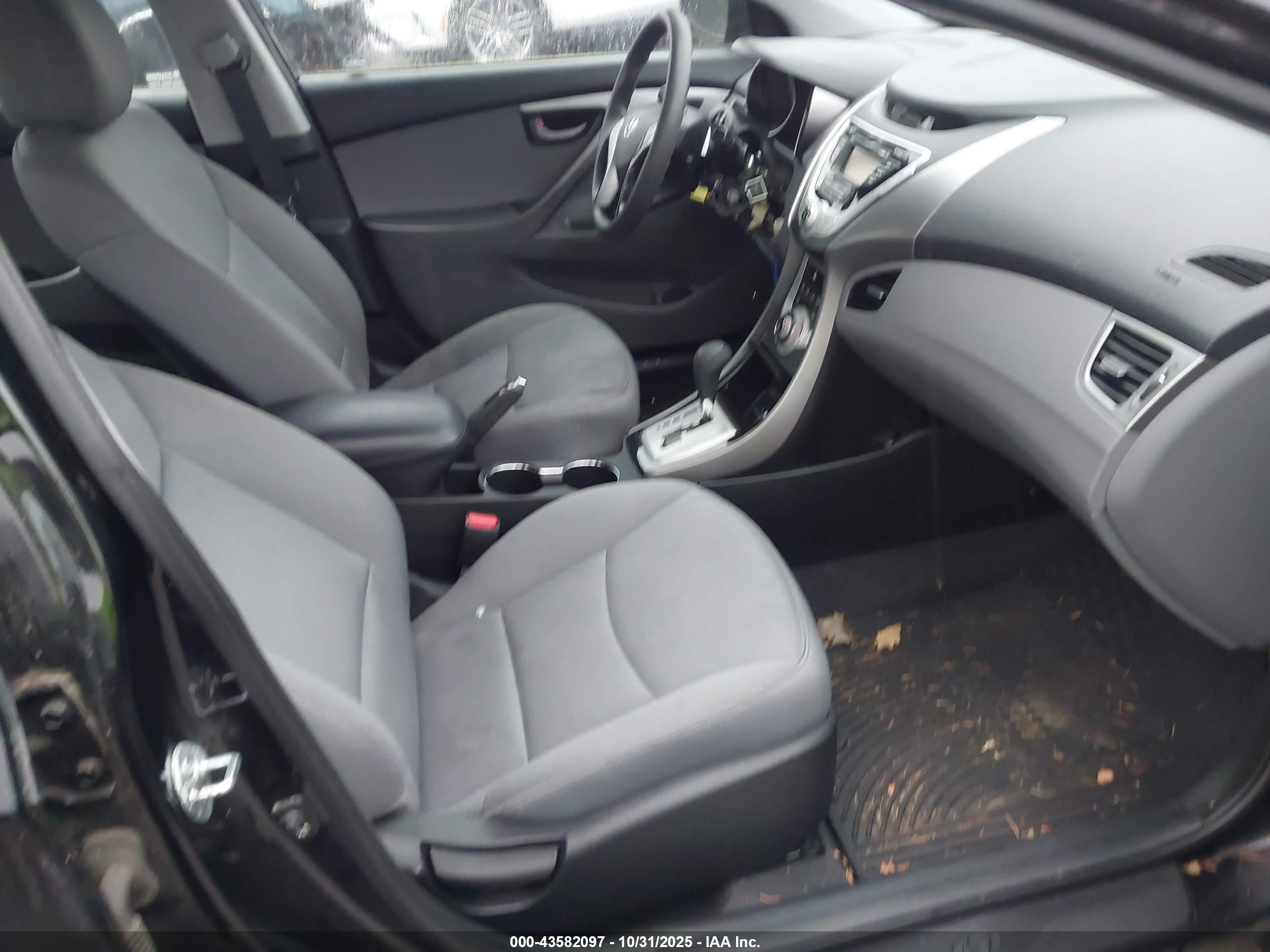 HYUNDAI ELANTRA image 5