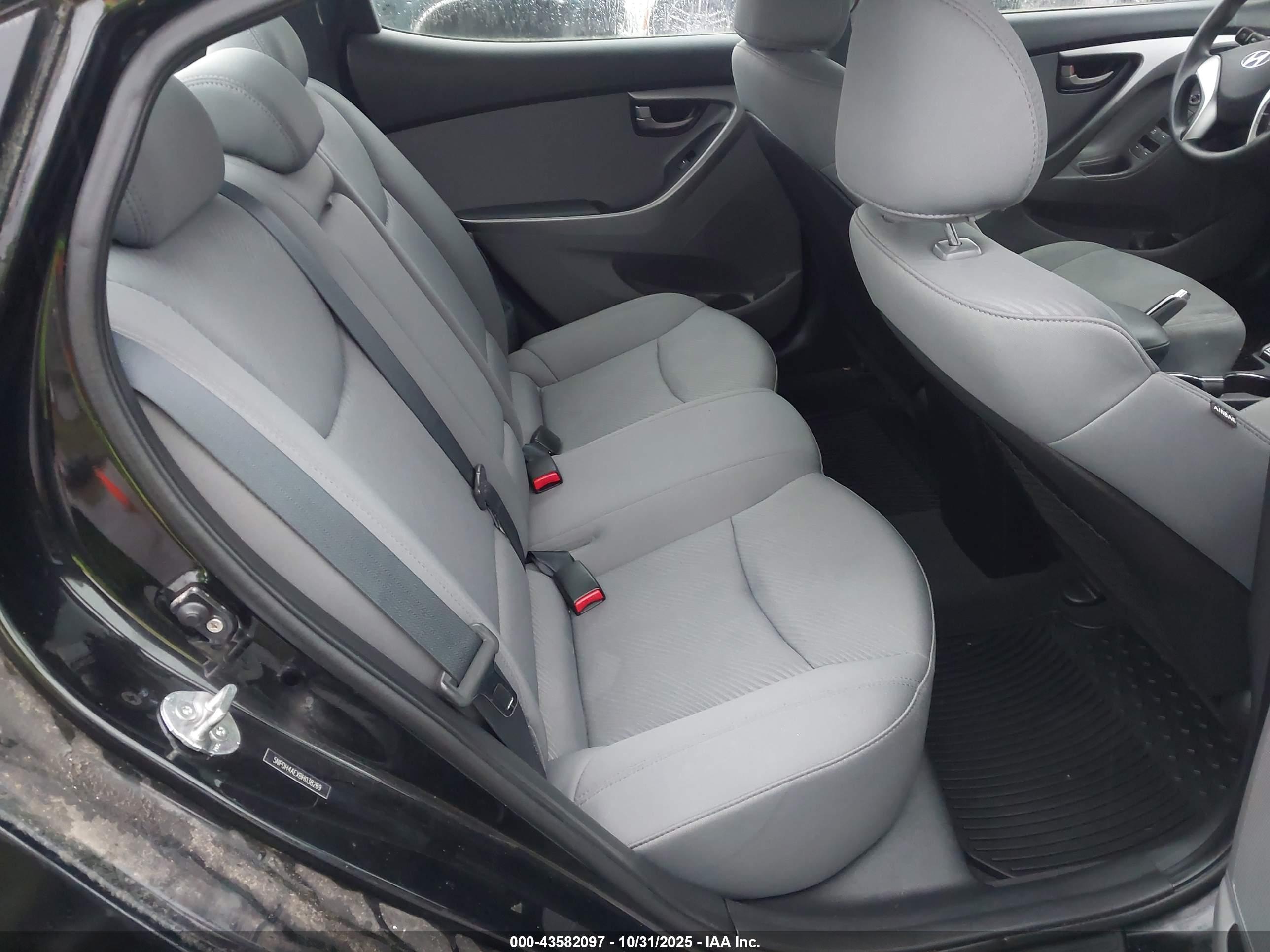 HYUNDAI ELANTRA image 8