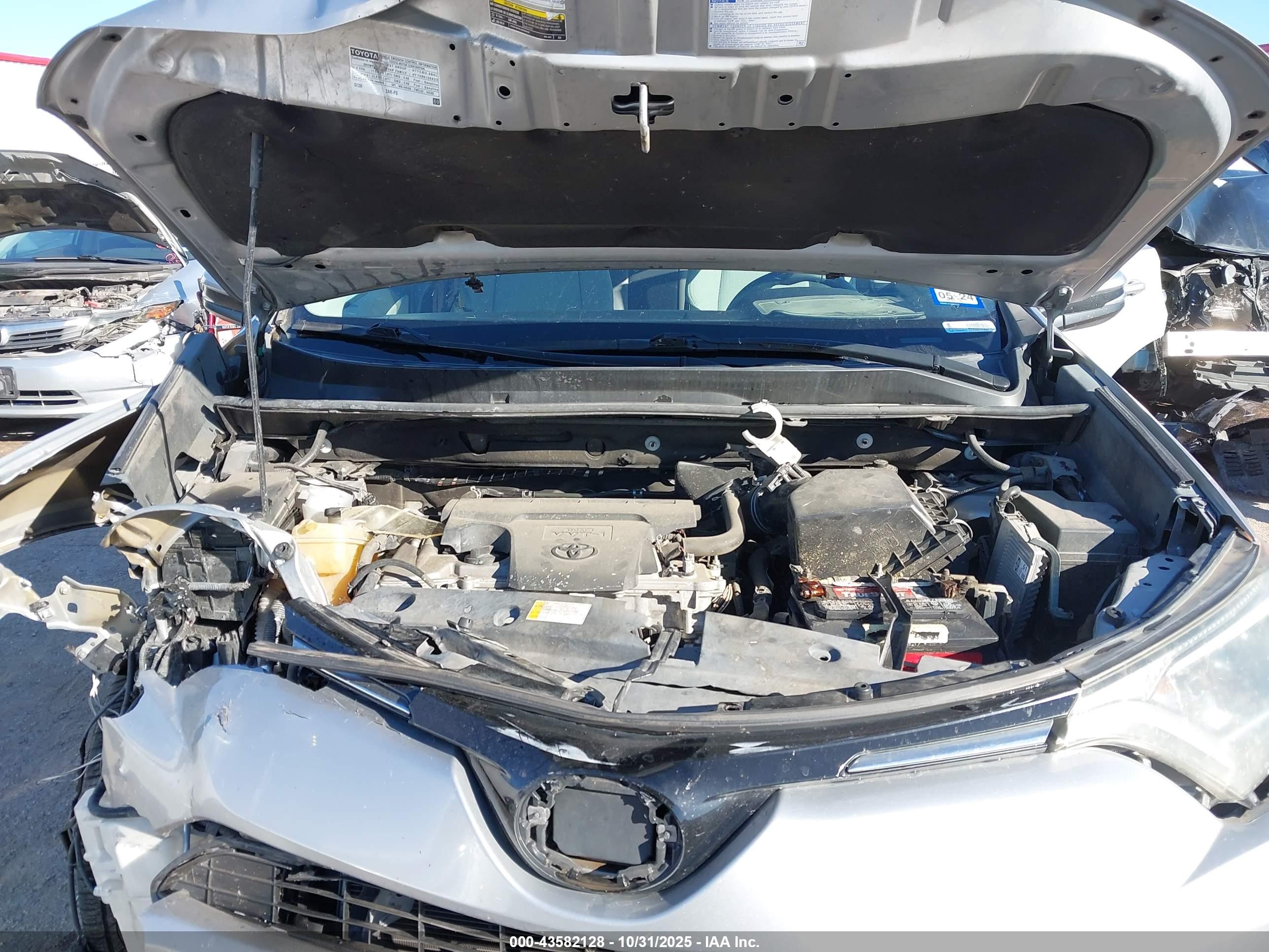 TOYOTA RAV4 image 10