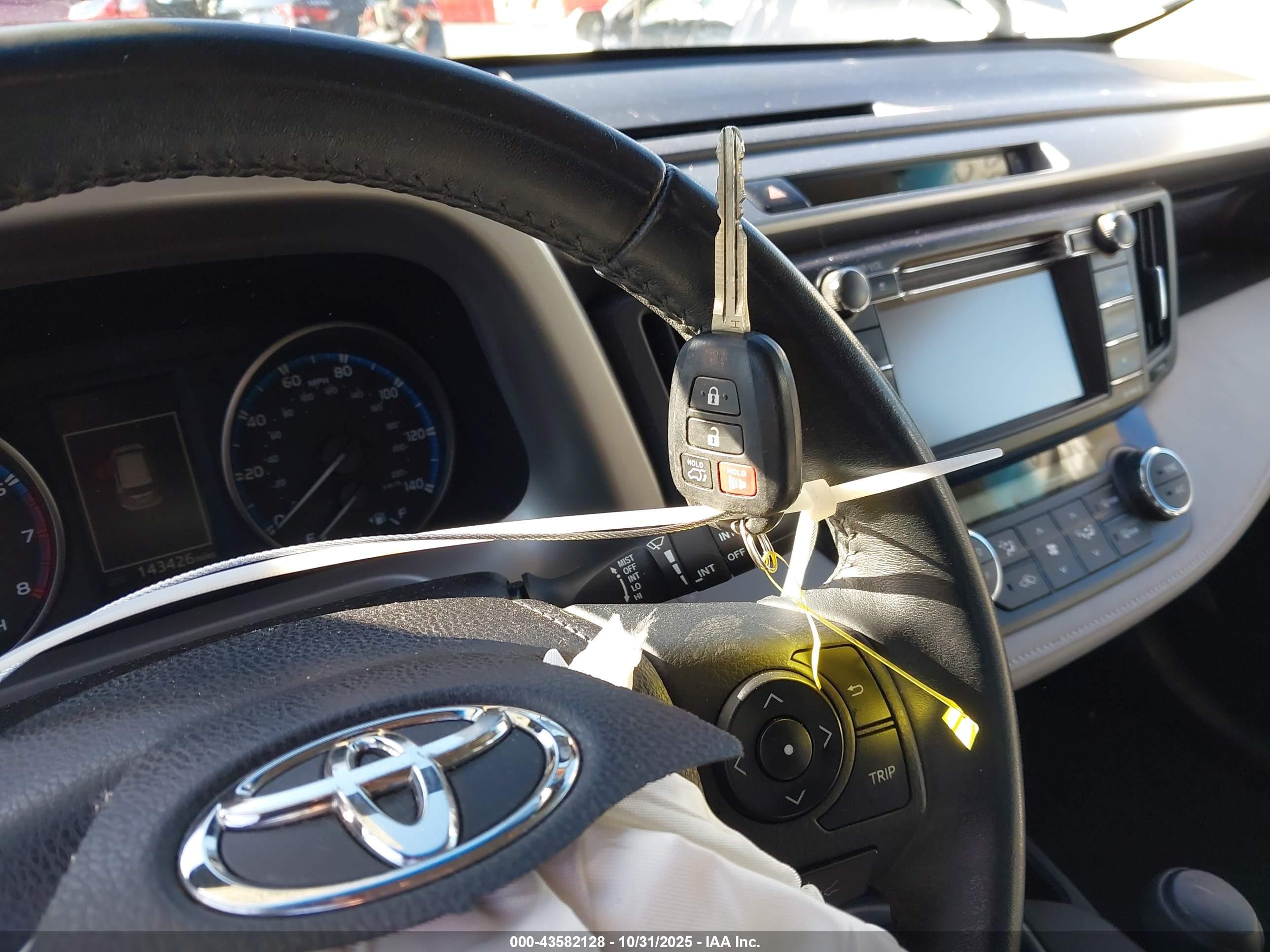 TOYOTA RAV4 image 11