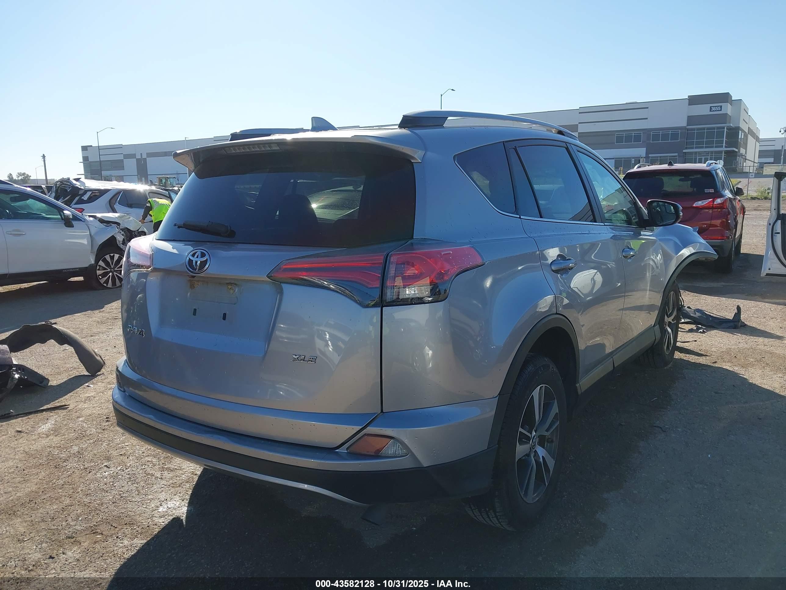 TOYOTA RAV4 image 4