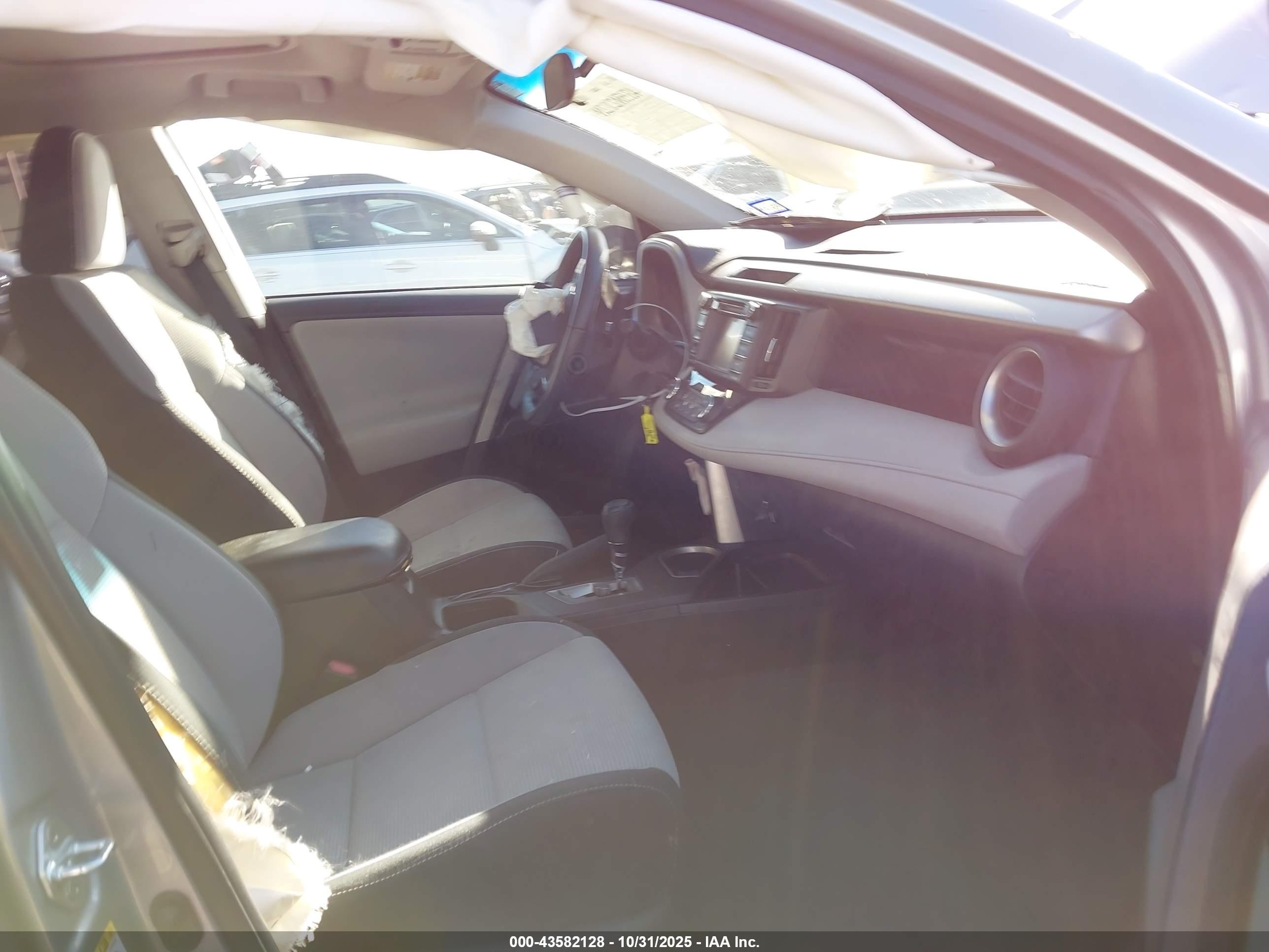 TOYOTA RAV4 image 5
