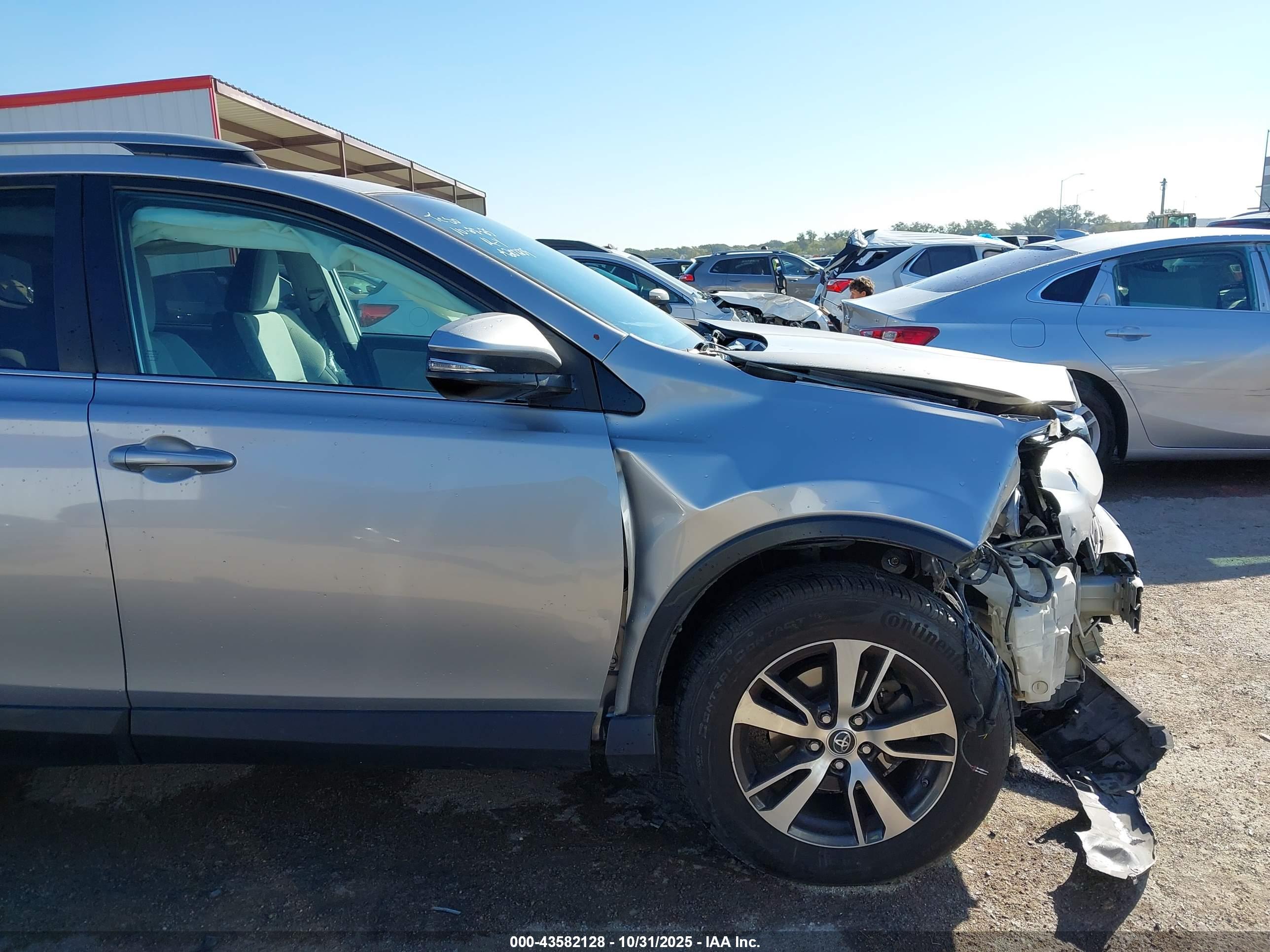 TOYOTA RAV4 image 6
