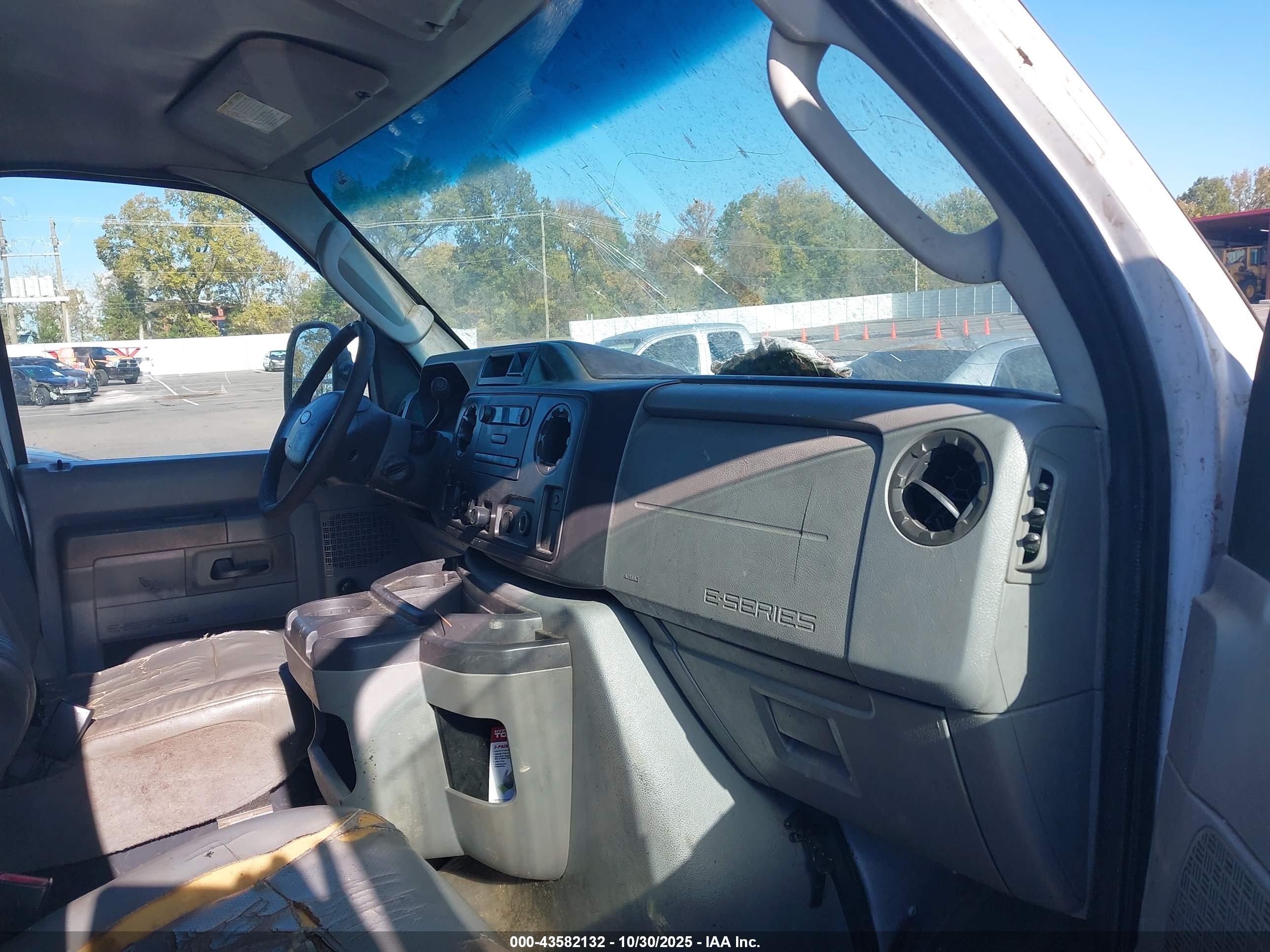 FORD E-150 image 5