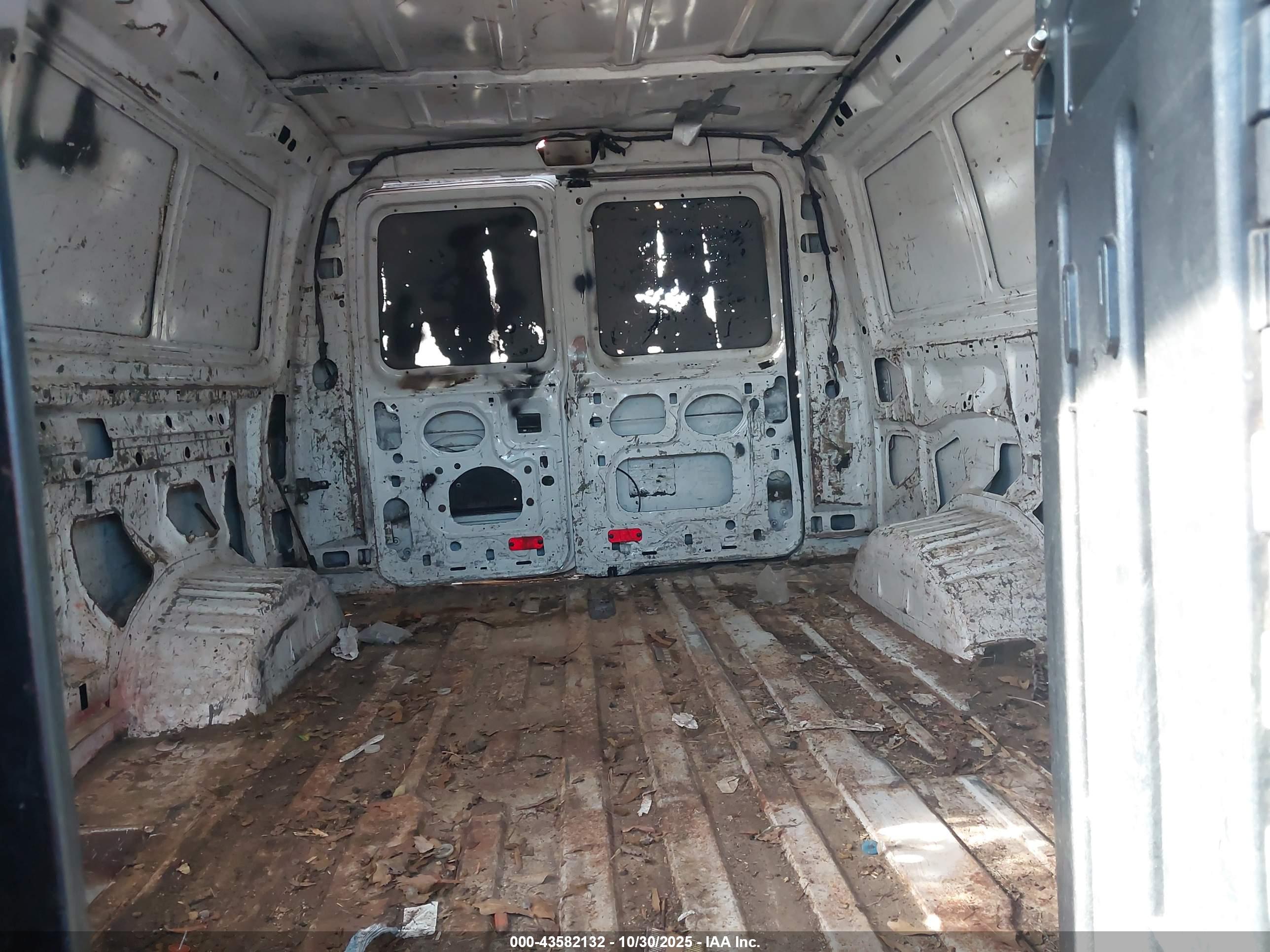 FORD E-150 image 8