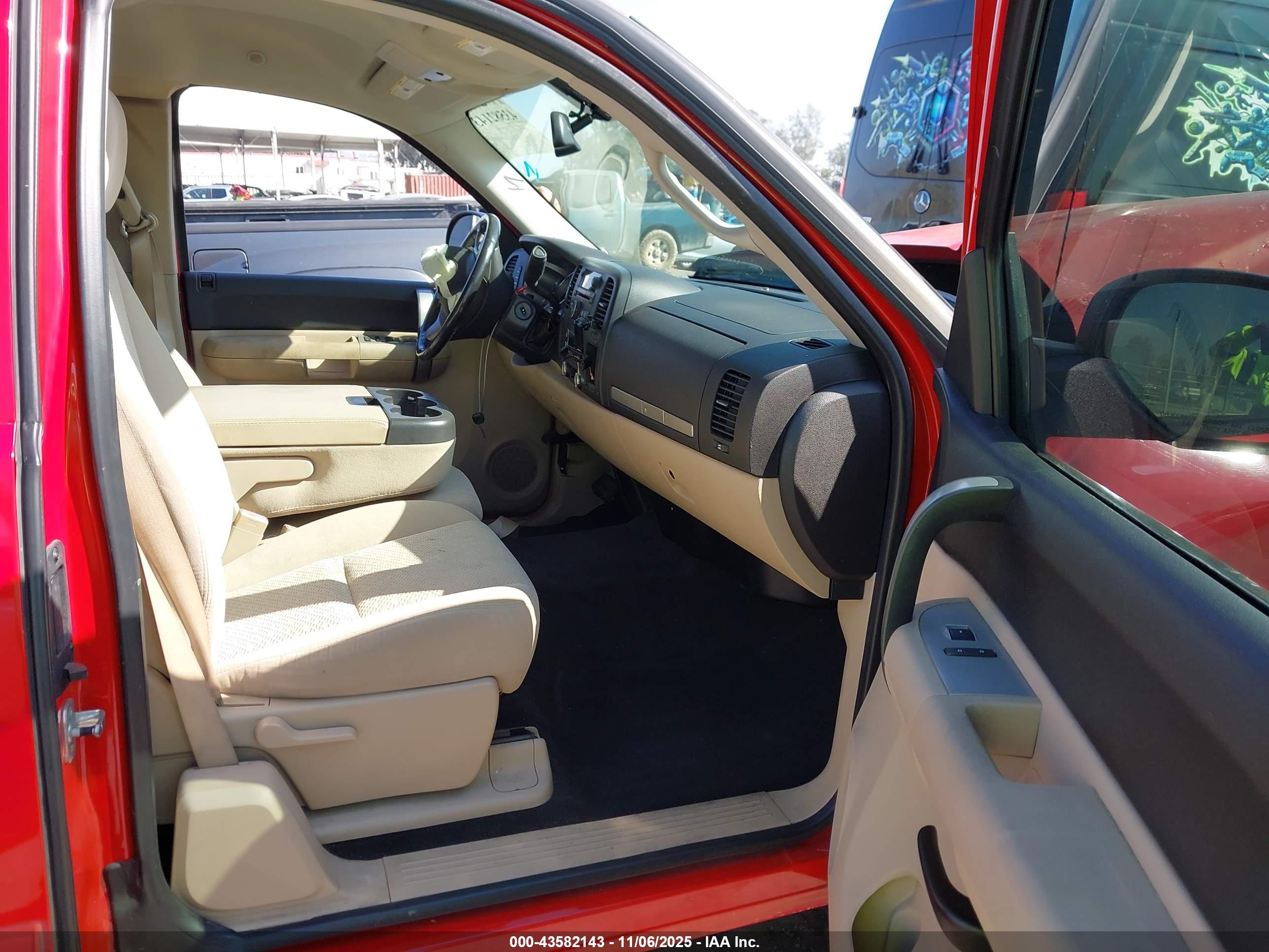 CHEVROLET SILVERADO image 5