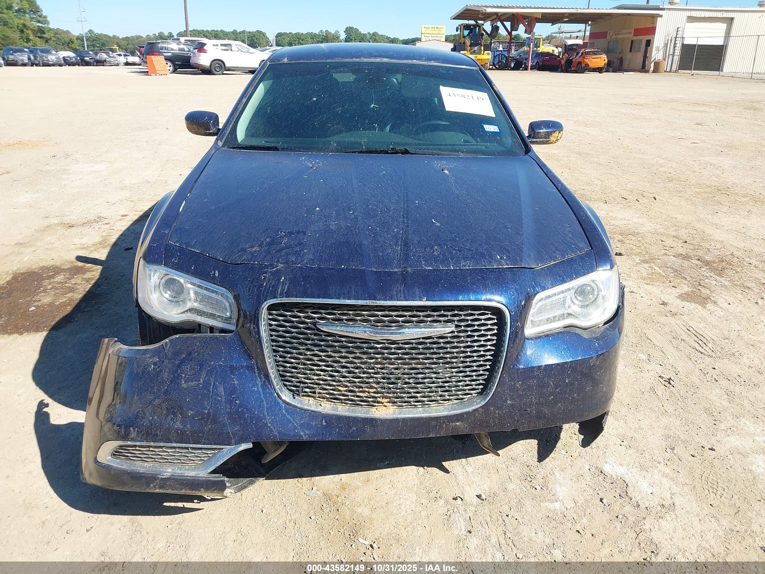 CHRYSLER 300 image 6