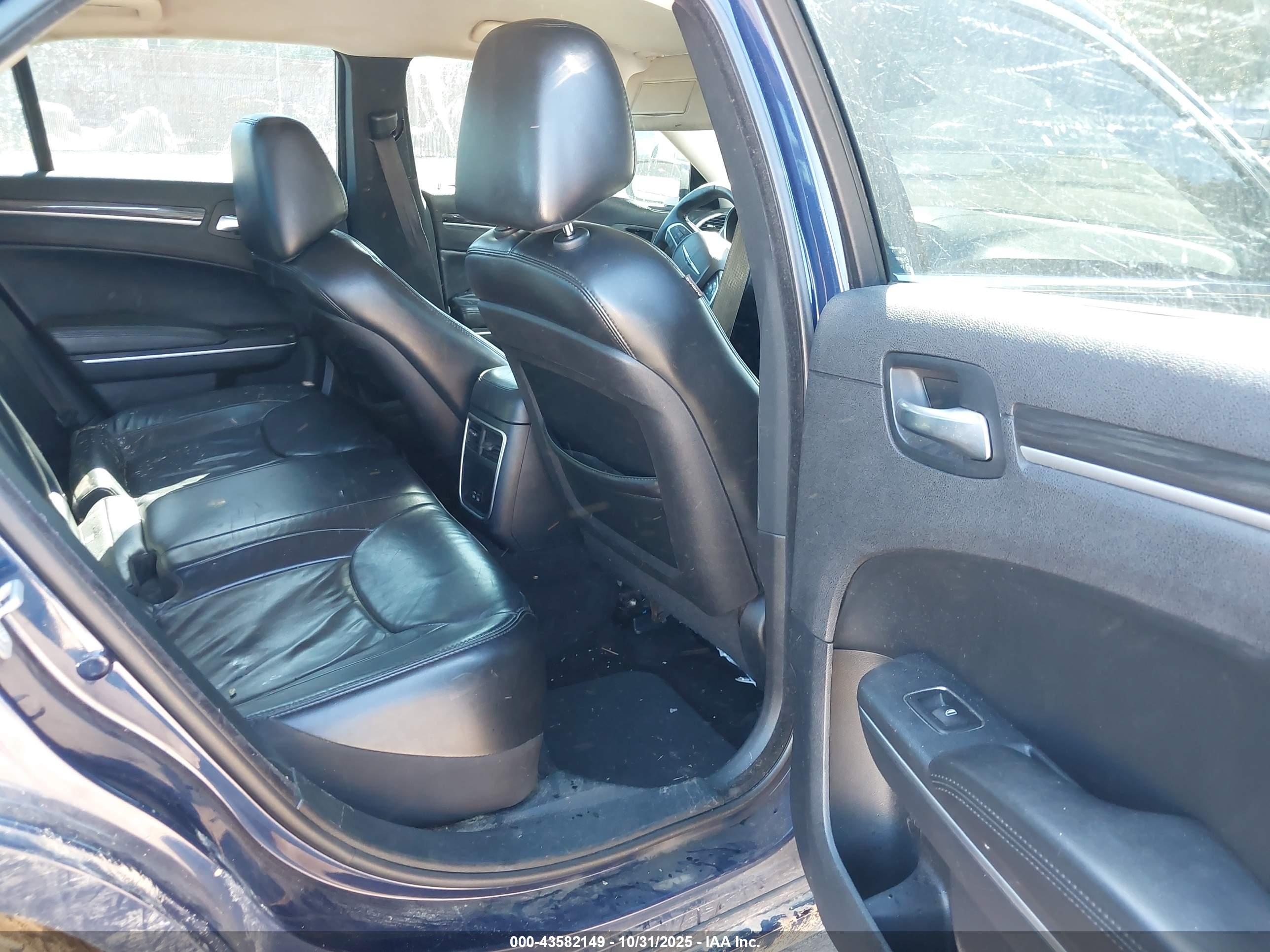 CHRYSLER 300 image 8