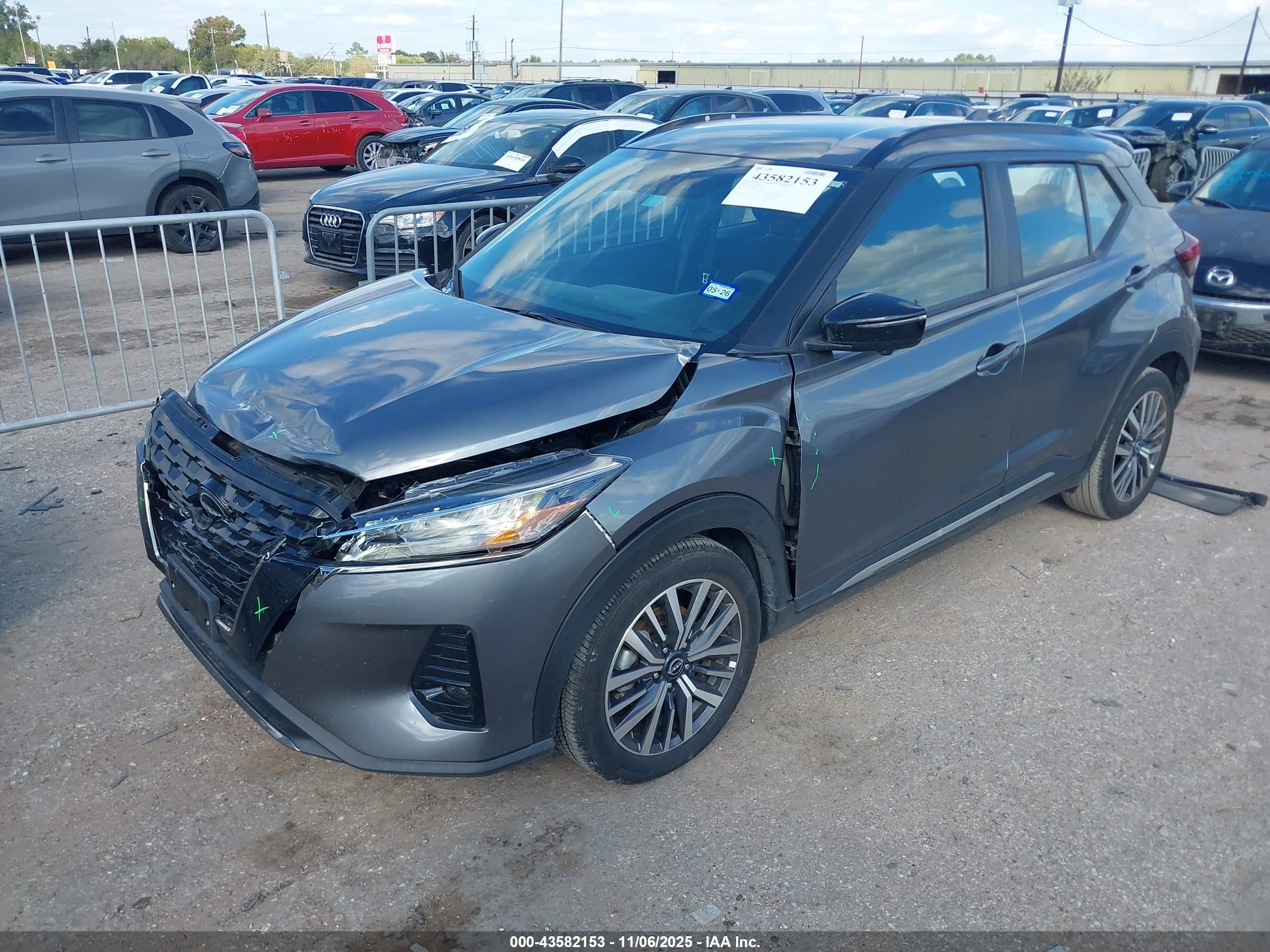NISSAN KICKS image 2