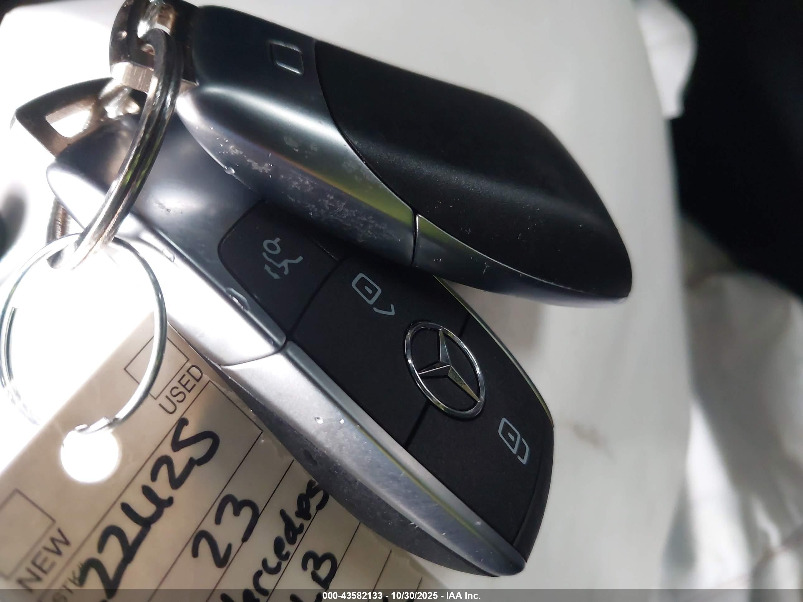 MERCEDES-BENZ GLB image 11